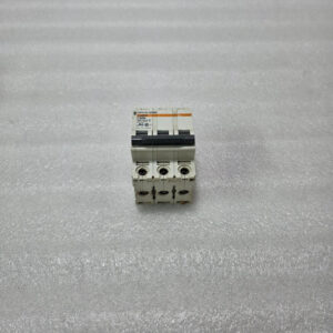 MERLIN GERIN MULTI9 C60N 40A TYPE C 3 POLE MCB 480VAC CIRCUIT BREAKER CAT NO 244