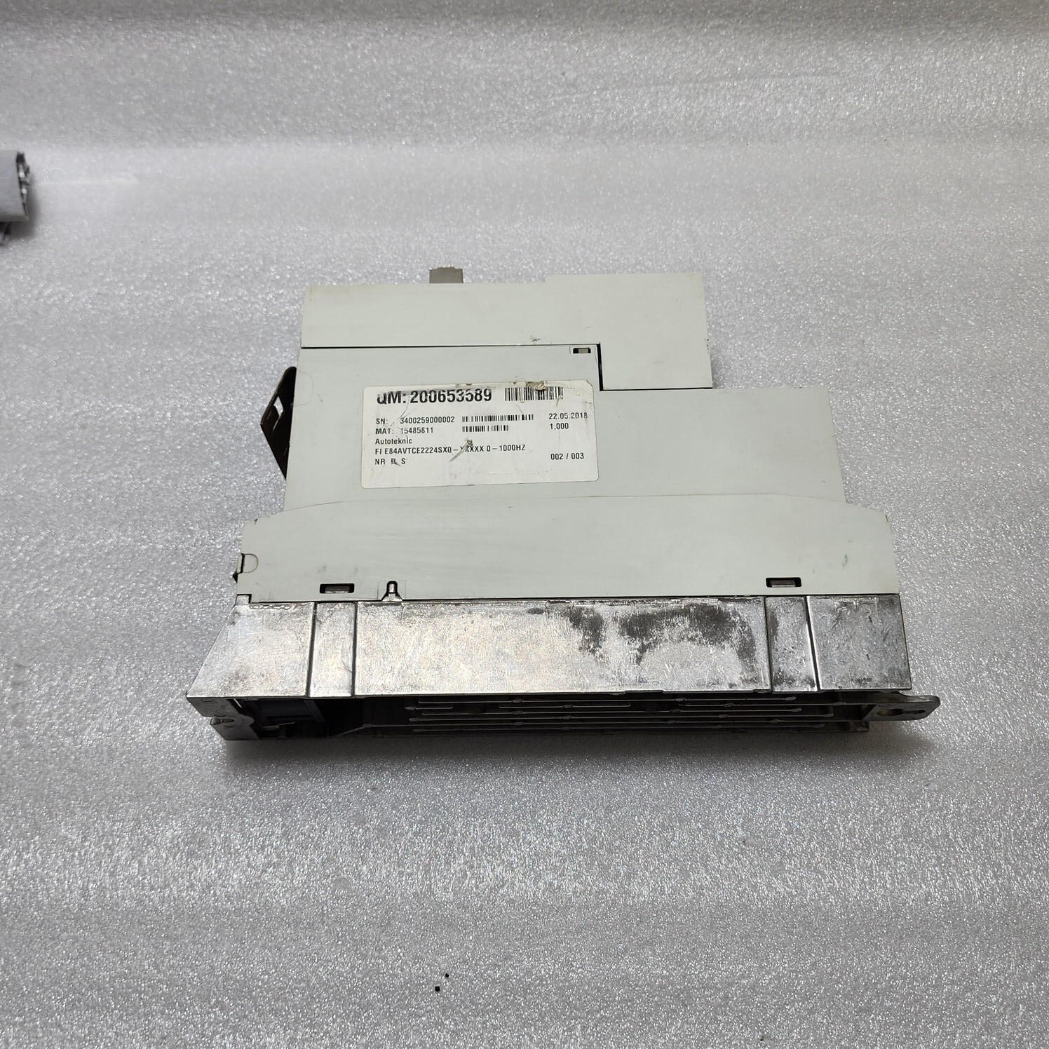 LENZE E84AVTCE2224SX0 2.2kW 3PH AC DRIVE 8400 TOPLINE C 15485811 - Image 3