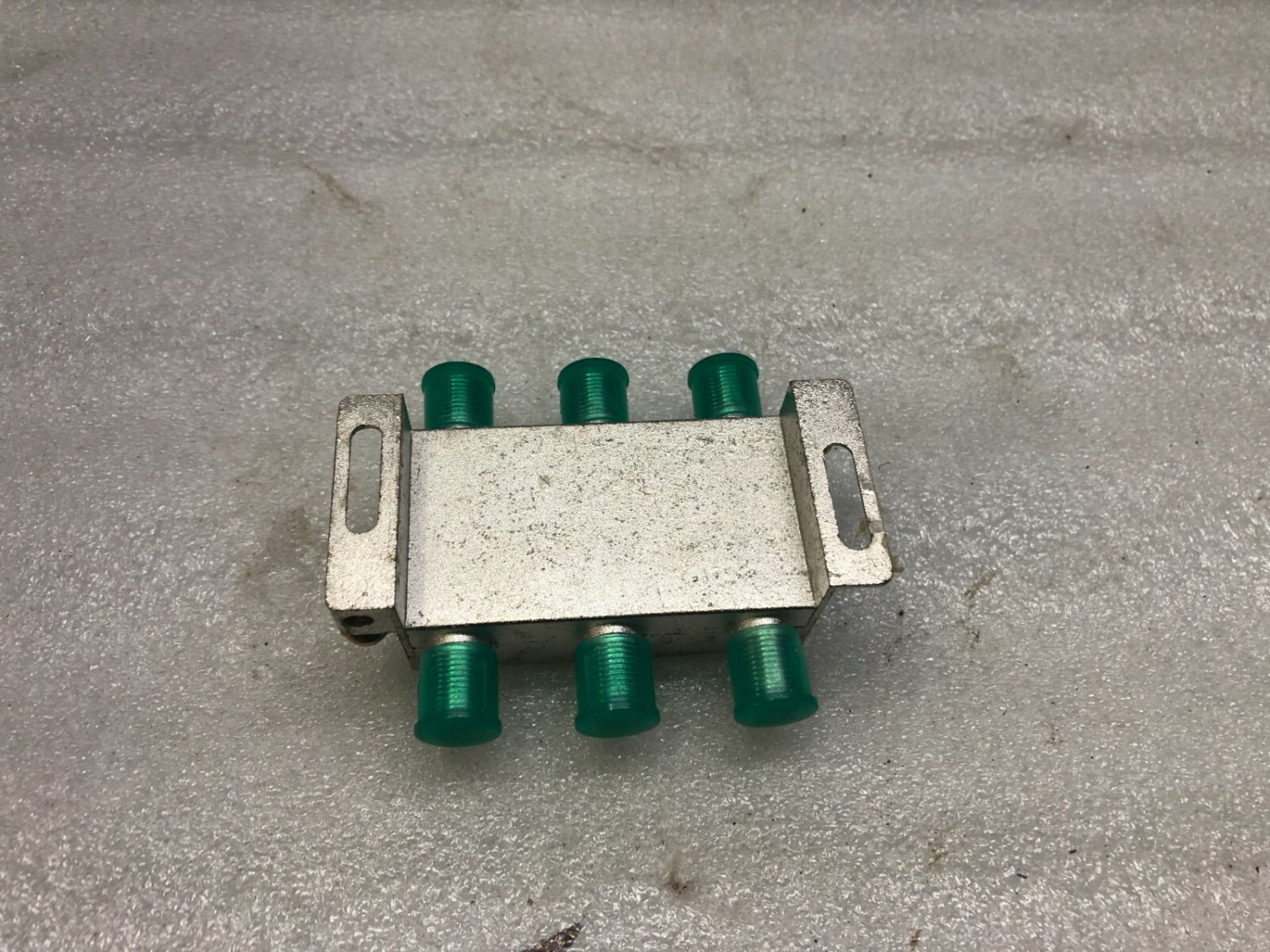 IKUSI UDL-415 4-WAY TAP SPLITTER 3236 5-2300 MHz - Image 5
