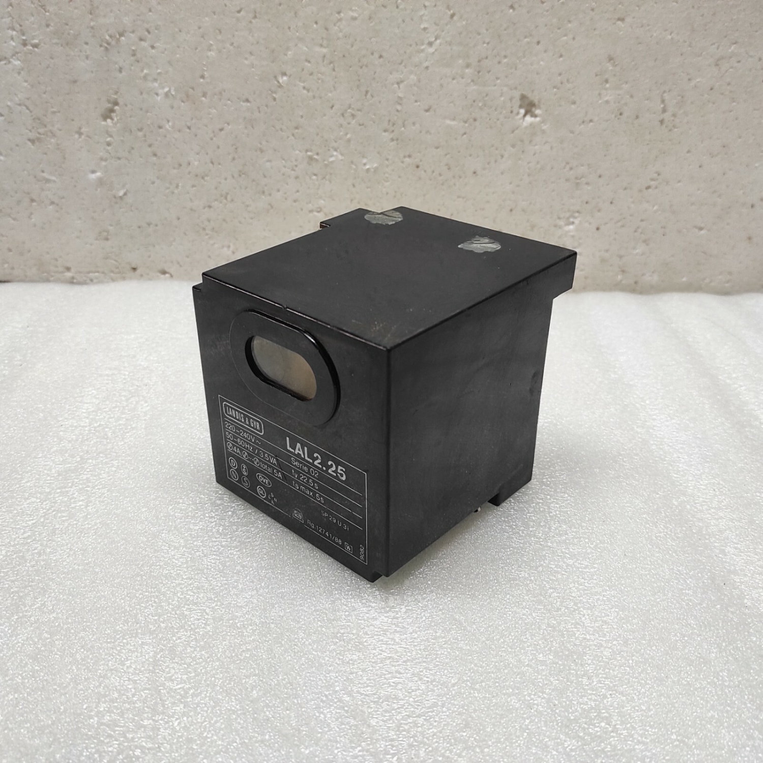 Landis & Gyr LAL 2.25 Burner Control 220-240 VAC WITHOUT BASE - Image 2