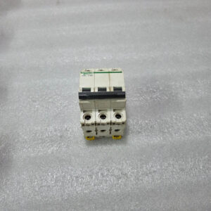 S ELECTRIC XC80 C32A 3P TRIPLE POLE 32A MINIATURE CIRCUIT BREAKER MCB 415V 15KA