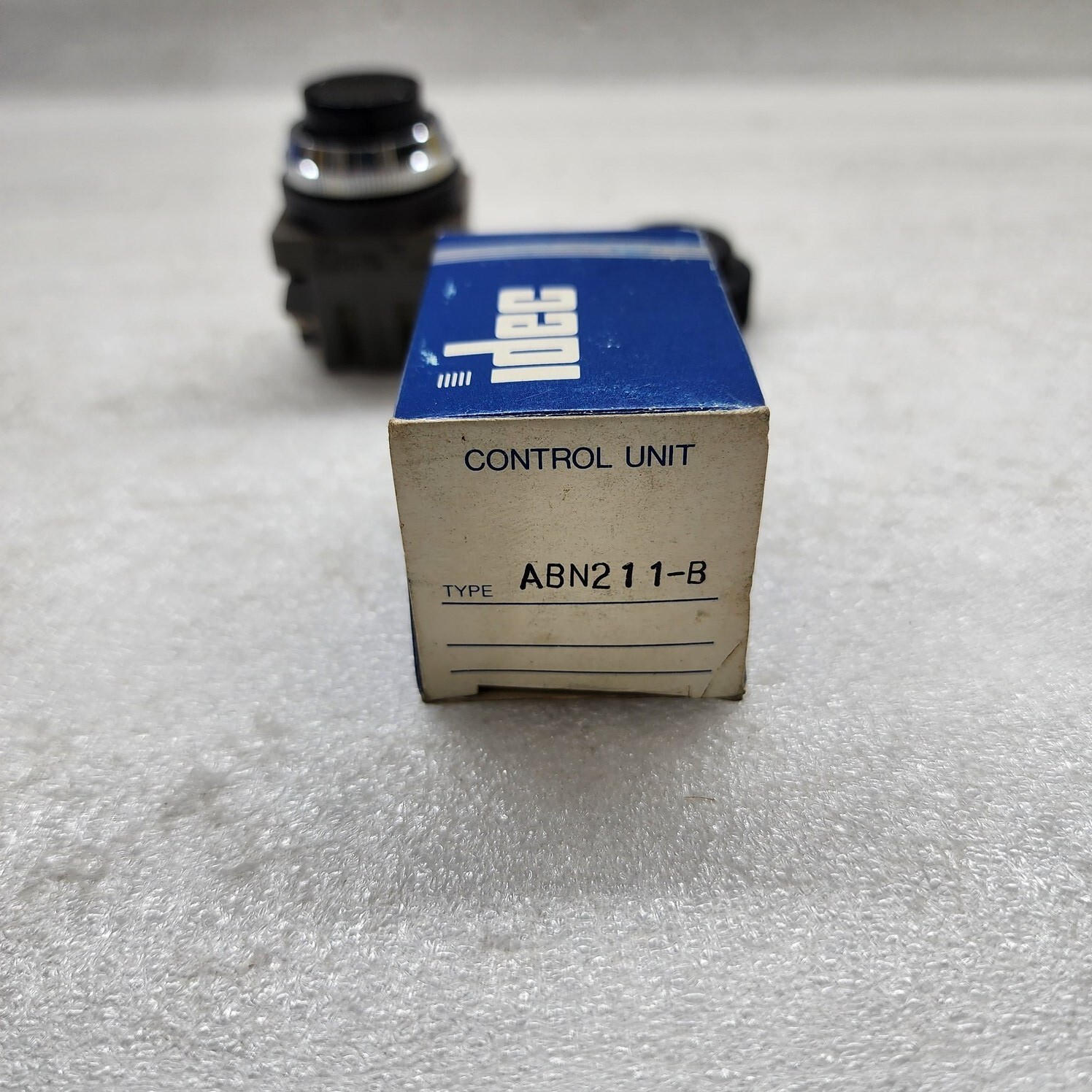 IDEC ABN211-B PUSH BUTTON - Image 2