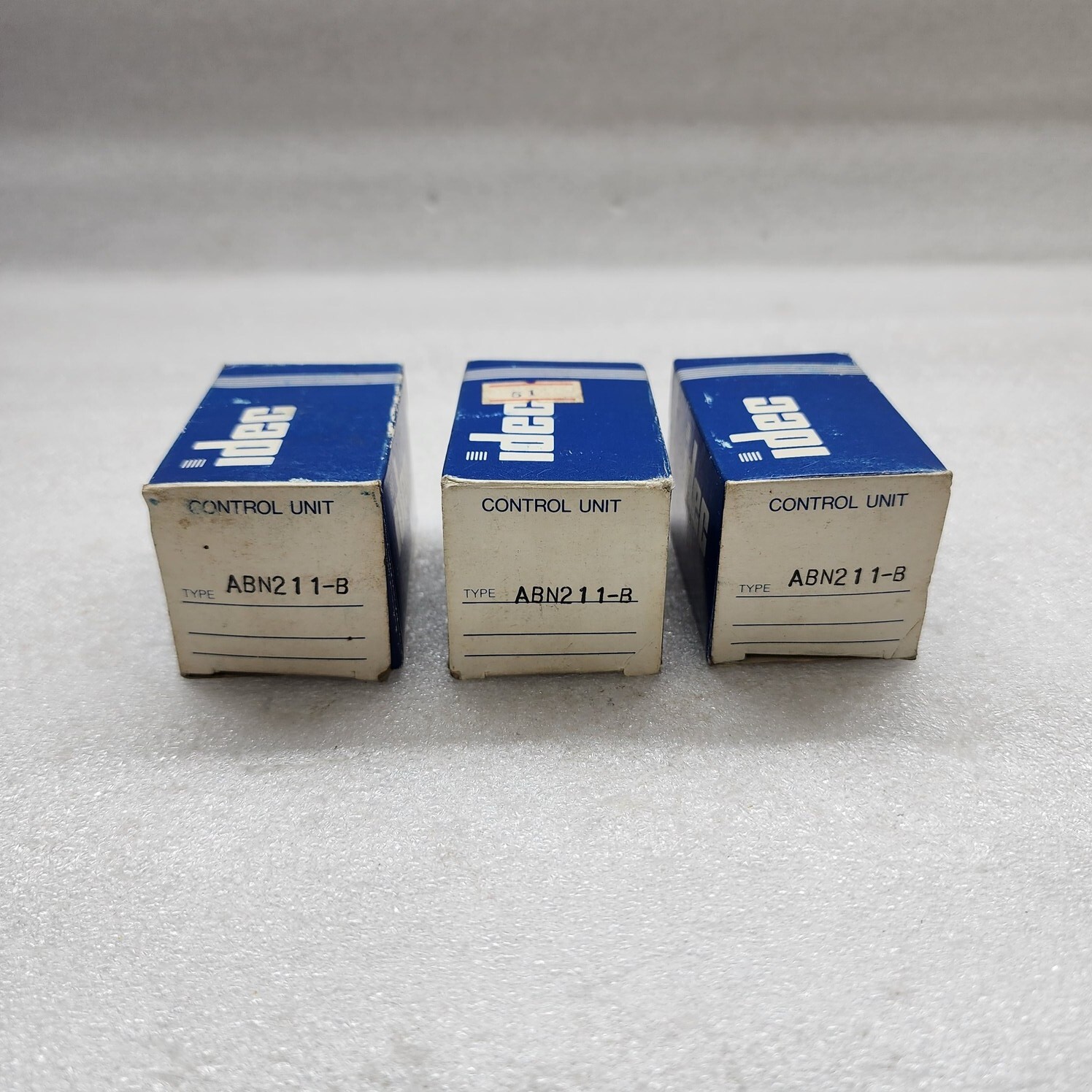 IDEC ABN211-B PUSH BUTTON - Image 7