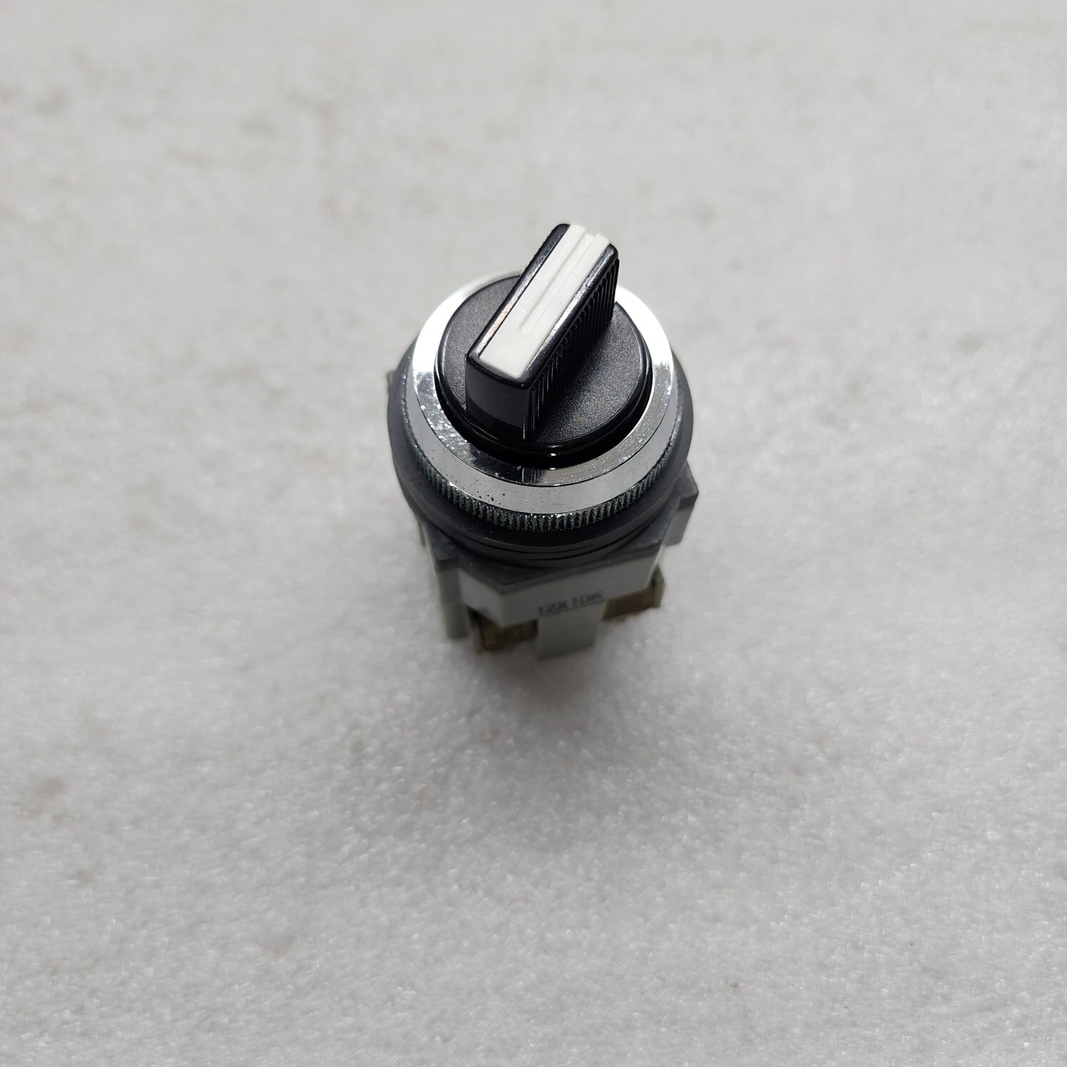 IDEC ASD211N SELECTOR SWITCH CONTROL UNIT - Image 2