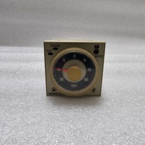 OMRON H3CR-A8  MULTIFUNCTION TIMER 100-240VAC LOT OF 8 UNIT
