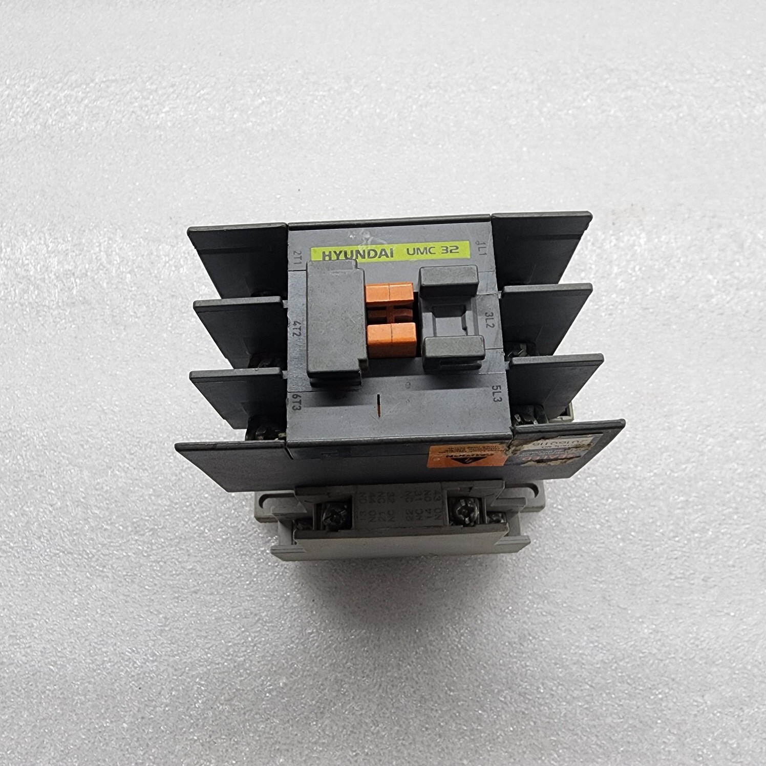 HYUNDAI UMC 32 MAGNETIC CONTACTOR COIL VOLTAGE 100-110V - Image 2