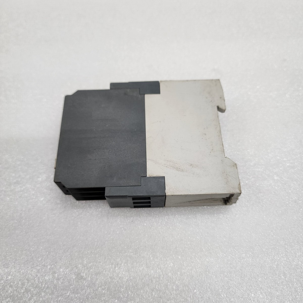 ABB CT-ARS.11 OFF-DELAY TIME RELAY 1SVR630120R3100 24-240V AC/DC - Image 4
