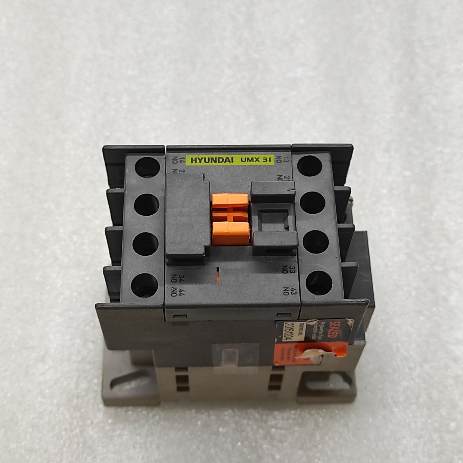 HYUNDAI UMX 31 CONTACTOR RELAY COIL VOLTAGE 100-110V - Image 3