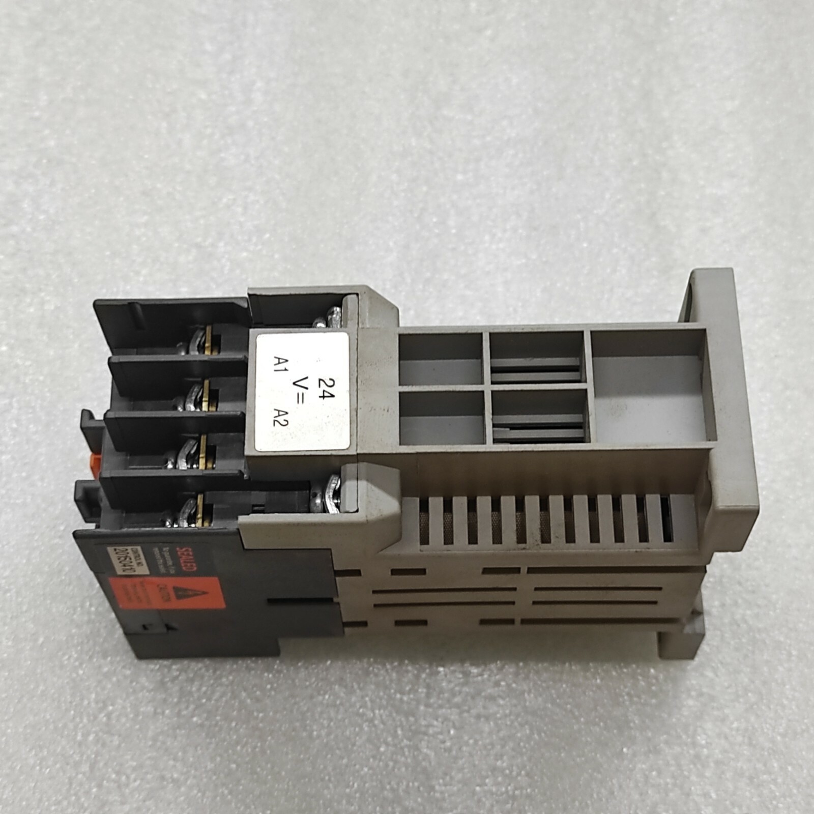 HYUNDAI UMT31 CONTACTOR RELAY 24V DC - Image 8