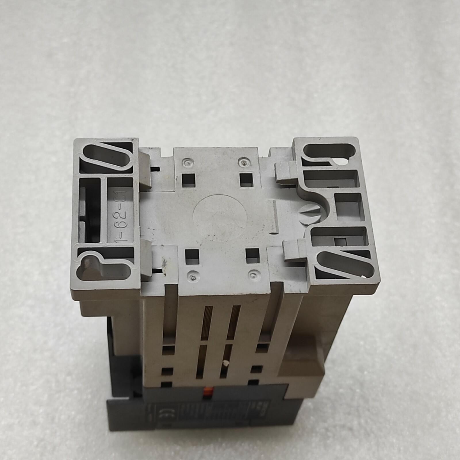 HYUNDAI UMT31 CONTACTOR RELAY 24V DC - Image 10