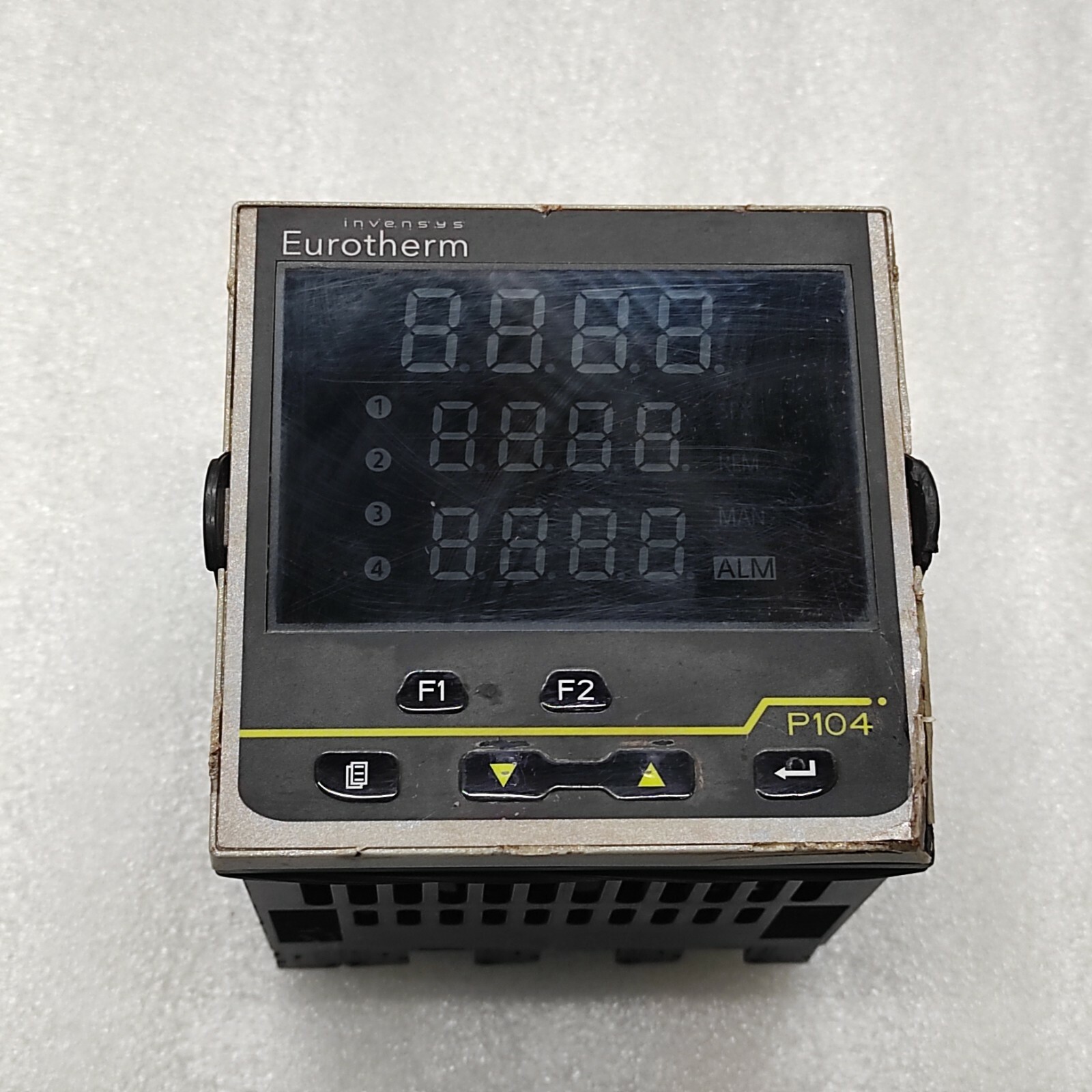 EUROTHERM P104 TEMPERATURE AND PROCESS CONTROLLER P104/CC/VH/RRR/R/XXX 100-240VA - Image 2