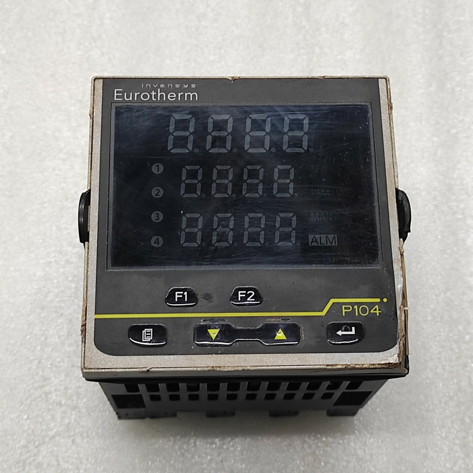 EUROTHERM P104 TEMPERATURE AND PROCESS CONTROLLER P104/CC/VH/RRR/R/XXX 100-240VA - Image 9
