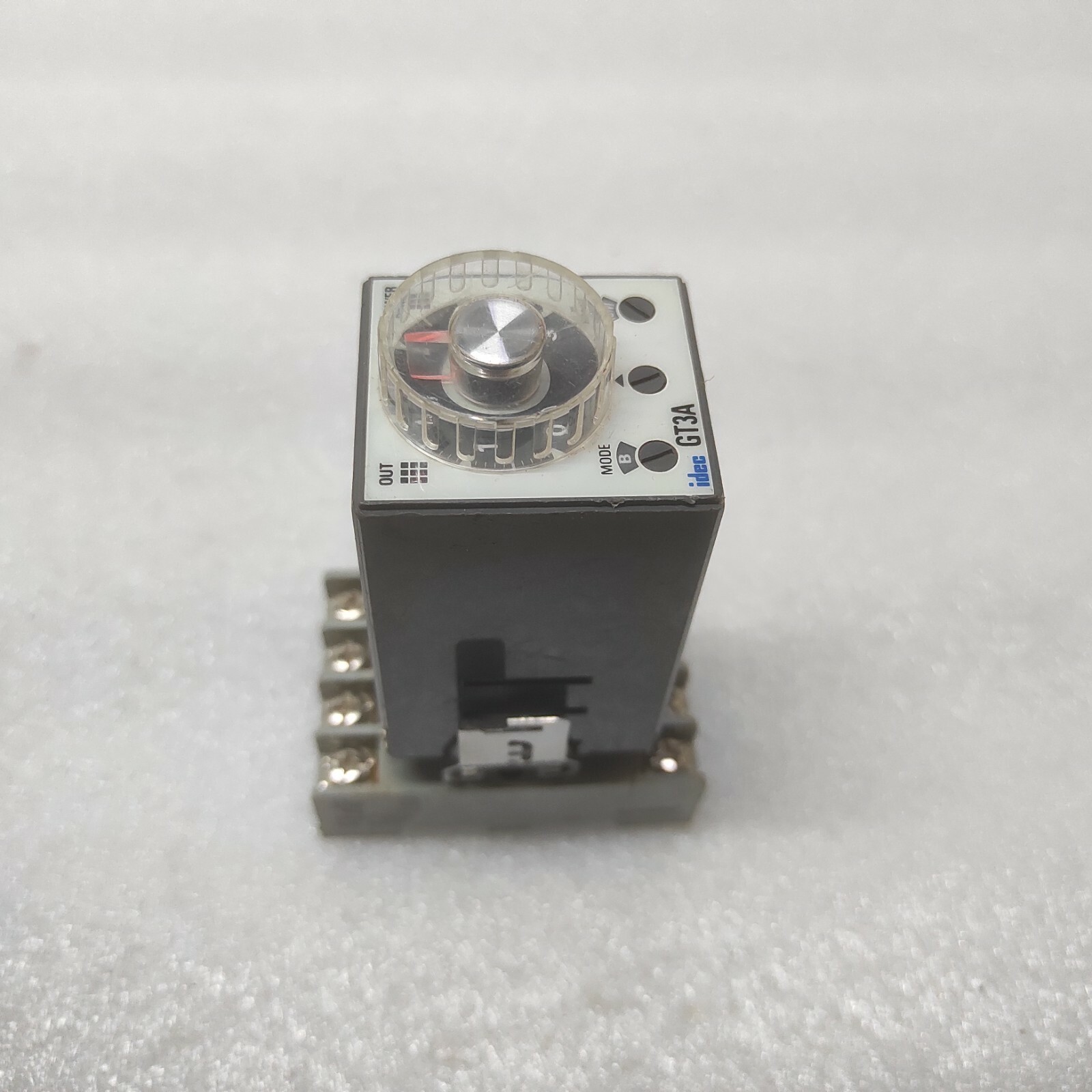 IDEC GT3A-2AF20 MULTIFUNCTION TIMER 100-240VAC - Image 2
