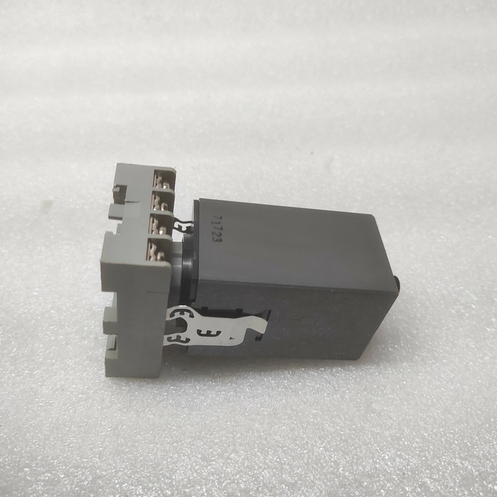 IDEC GT3W-A61AD24 TIME DELAY RELAY 24VAC/DC - Image 5