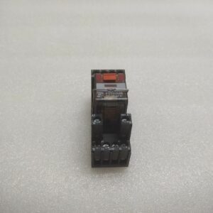 SCHRACK PT78740 PT570548 RELAY WITH SOCKET