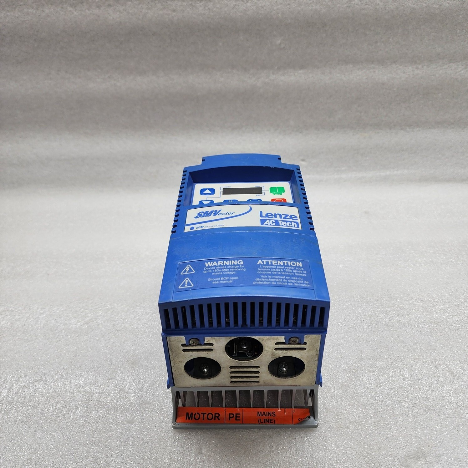 LENZE AC TECH ESV751N04TXB SMVECTOR 1HP 0.75KW