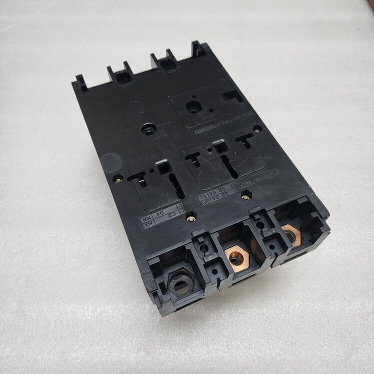 MERLIN GERIN COMPACT C250N 3-POLE CIRCUIT BREAKER C250NHL-D250 - Image 7
