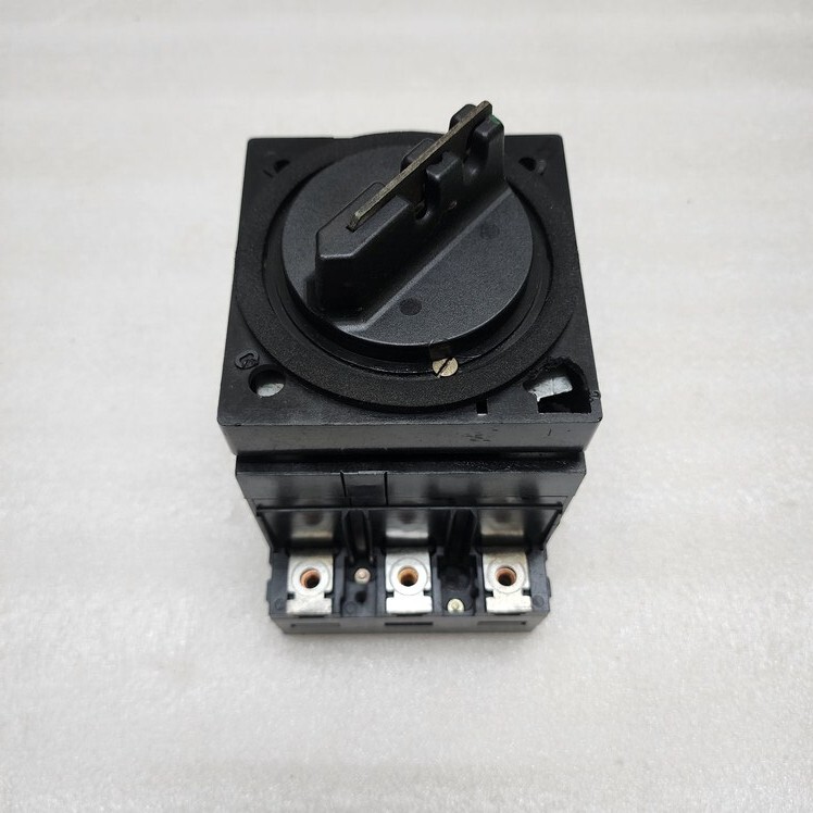 MERLIN GERIN C125NL-MA 3-POLE CIRCUIT BREAKER 32A