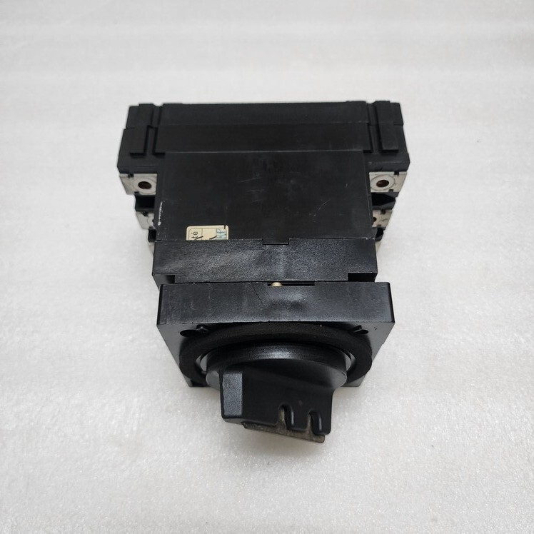 MERLIN GERIN C125NL-MA 3-POLE CIRCUIT BREAKER 32A - Image 4