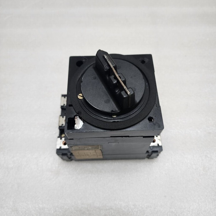 MERLIN GERIN C125-NL MA 3-POLE CIRCUIT BREAKER 80A - Image 2