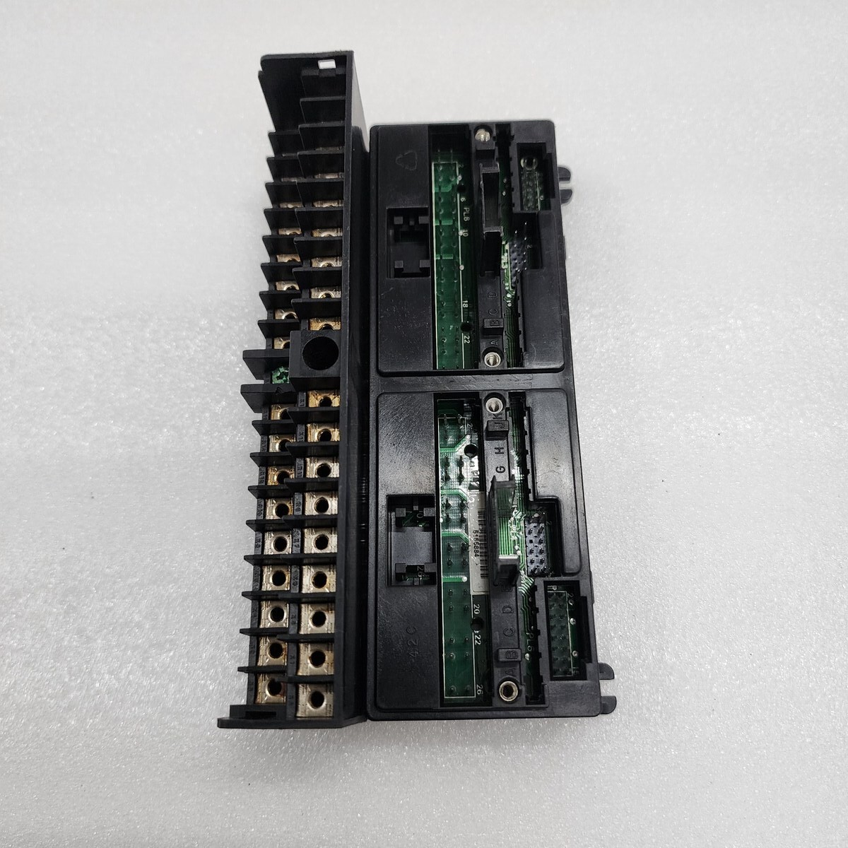 GE FANUC IC670CHS101ACA1 I/O BASE BARRIER STYLE TERMINAL - Image 2