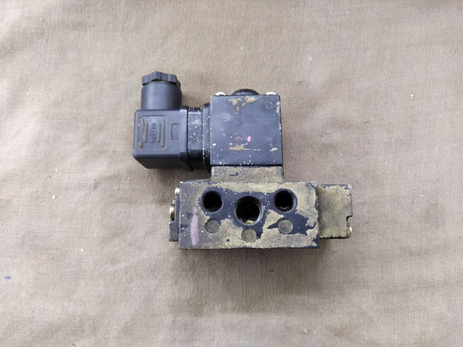 Keystone 7911 Solenoid Valve - Image 2