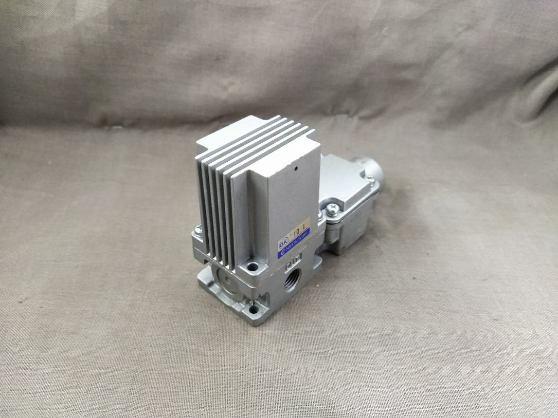 Nihon Seiki BN-7M31-8 Niscon Solenoid Valve BN7M318 0-0.7 MPa 200-220V 3/2 Way - Image 2