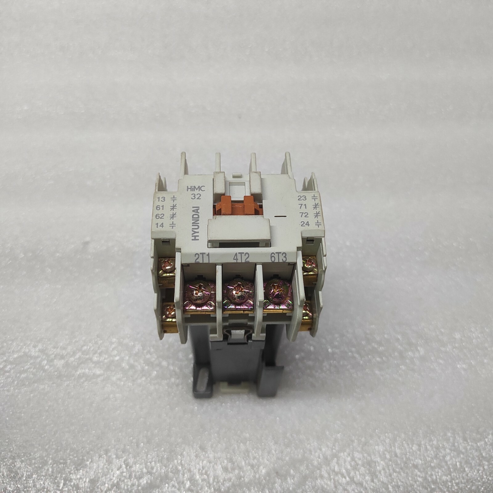HYUNDAI HIMC32 MAGNETIC CONTACTOR 110VAC - Image 2