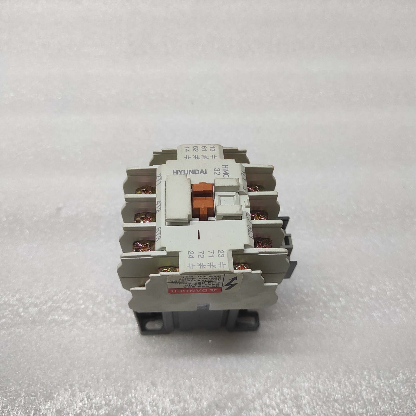 HYUNDAI HIMC32 MAGNETIC CONTACTOR 110VAC - Image 3