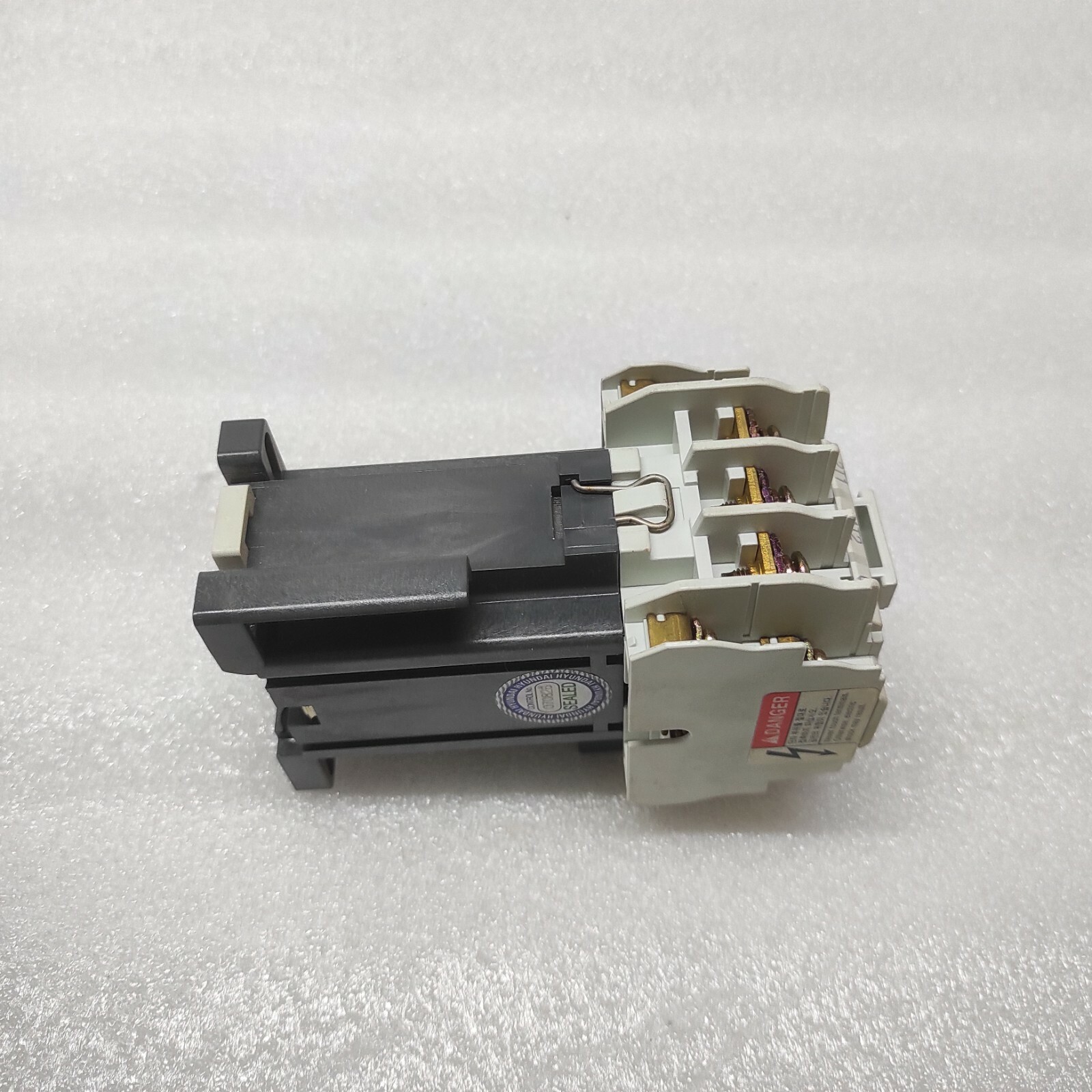 HYUNDAI HIMC32 MAGNETIC CONTACTOR 110VAC - Image 8