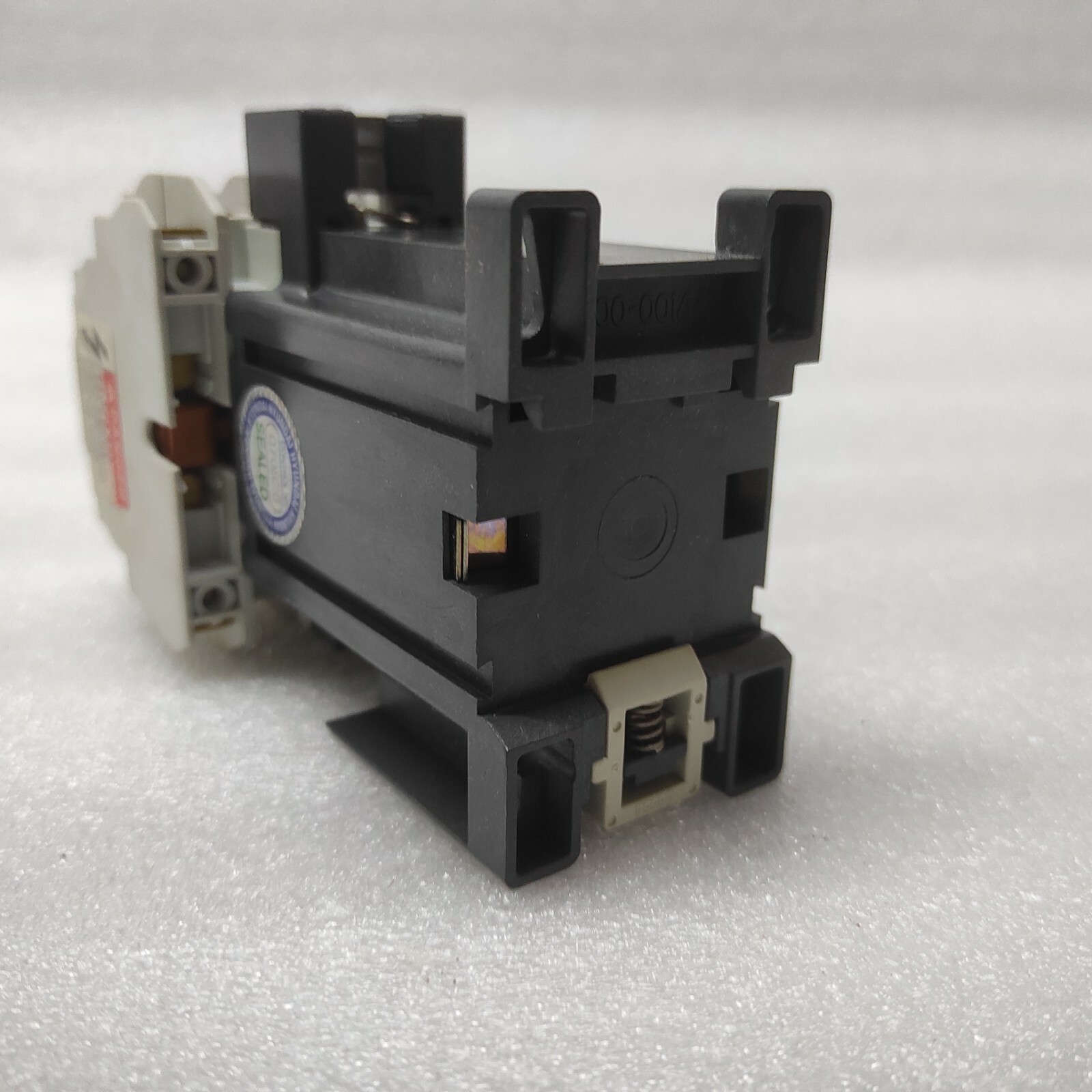 HYUNDAI HIMC32 MAGNETIC CONTACTOR 110VAC - Image 9