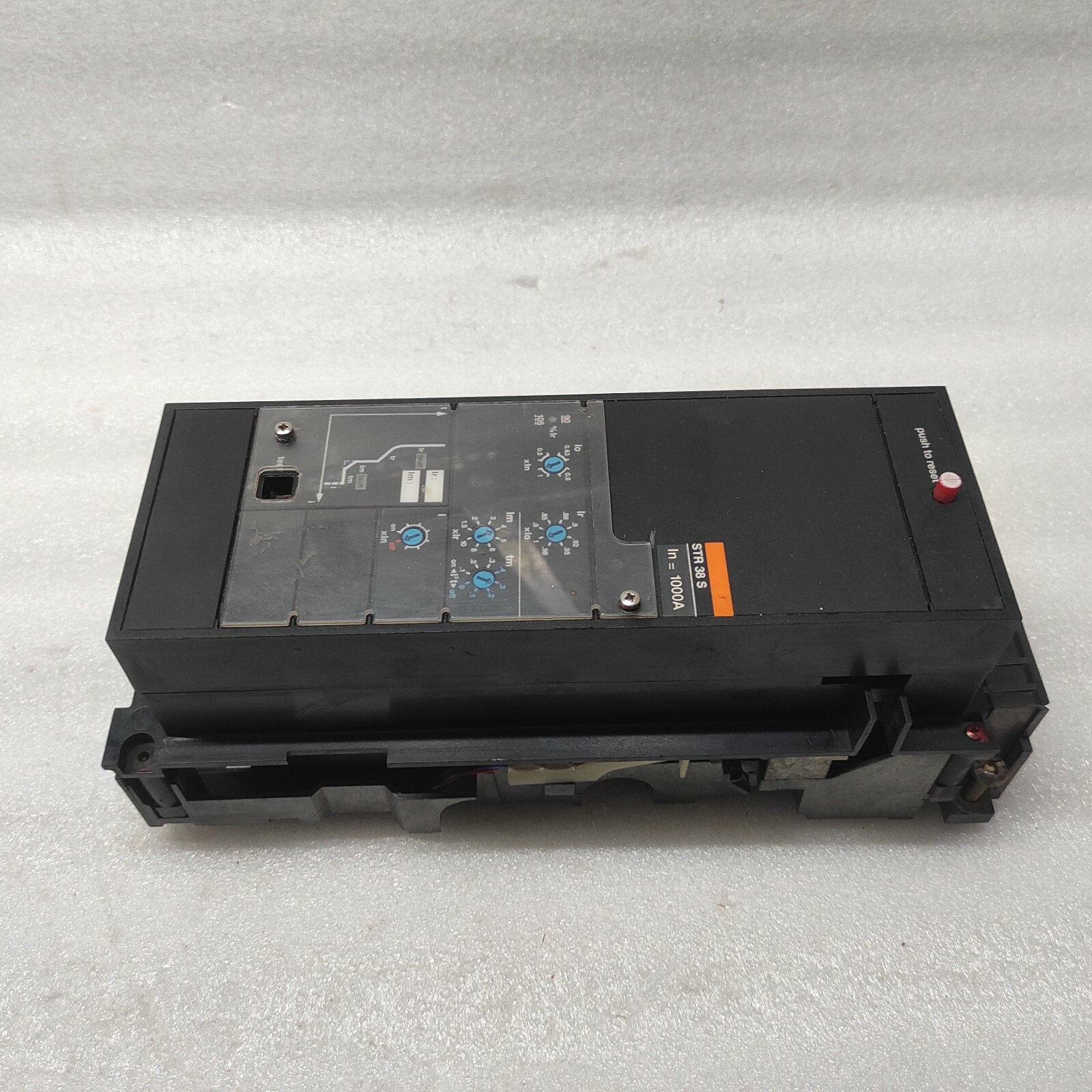 MERLIN GERIN STR38S MASTERPACT CIRCUIT BREAKER 1000A - Image 2