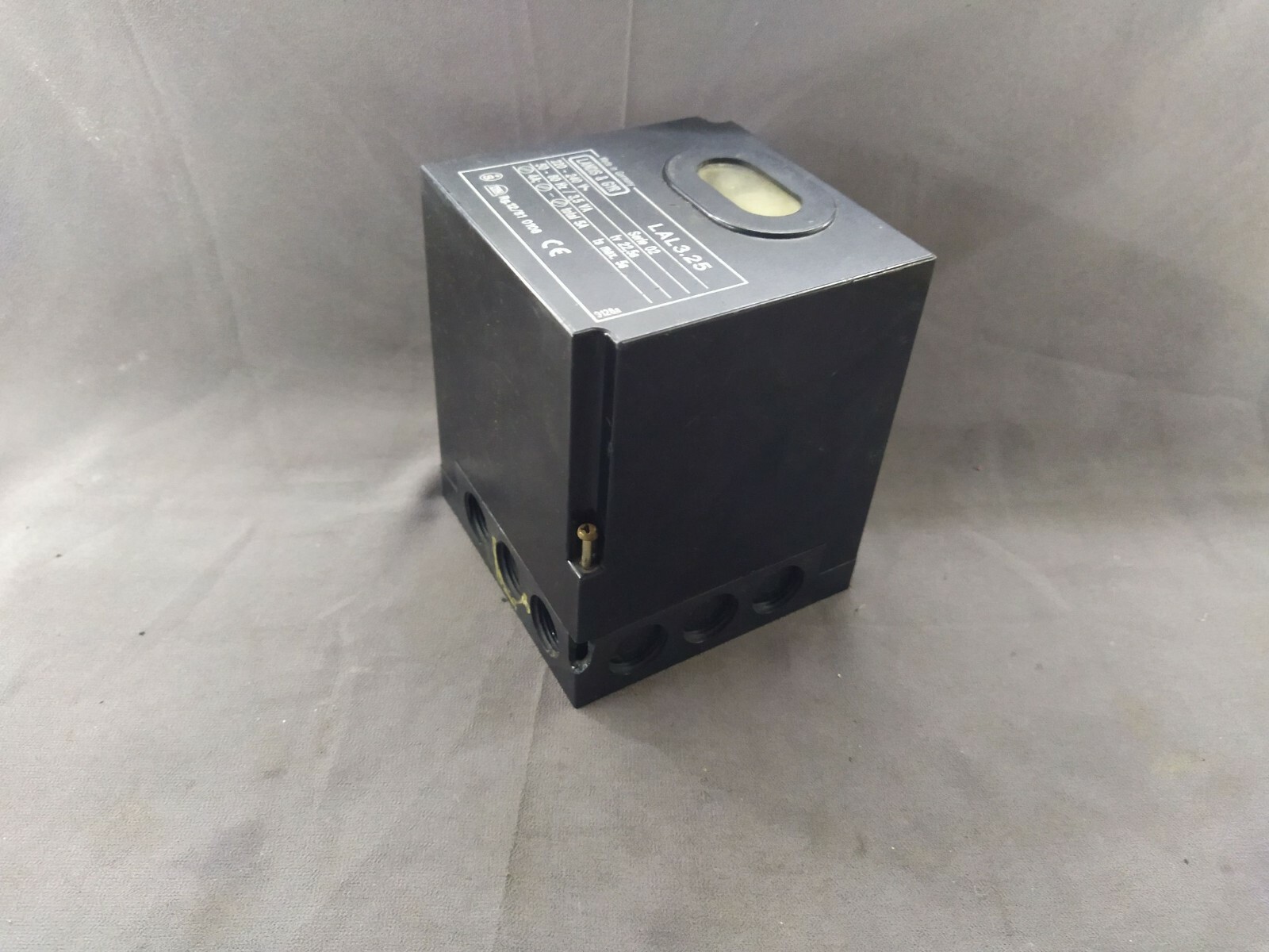 LANDIS & GYR LAL 3.25 BOILER PROGRAM CONTROLLER 220-240V 3.5VA - Image 2