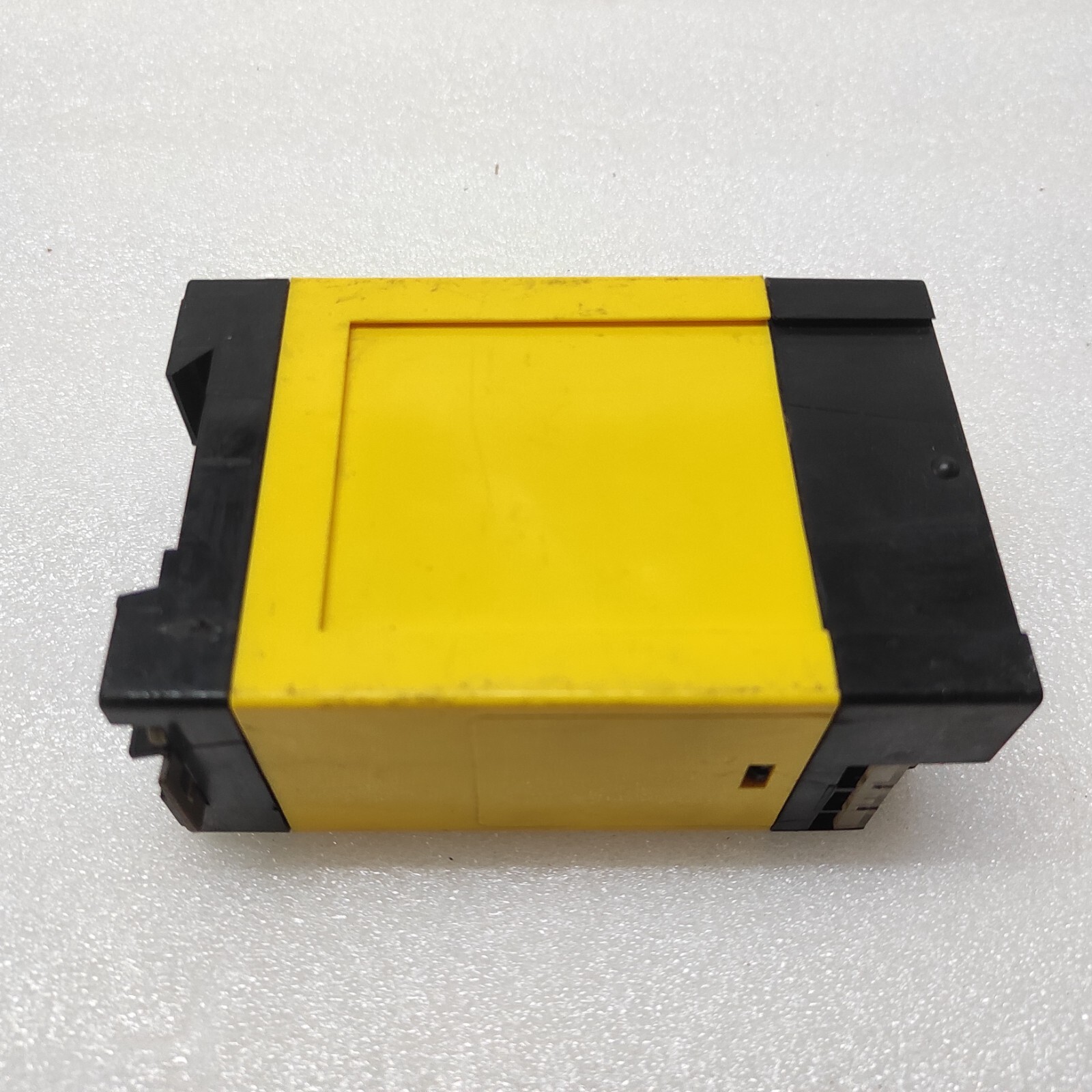 BENDER UG140P EARTH FAULT RELAY B916382 24VDC - Image 4