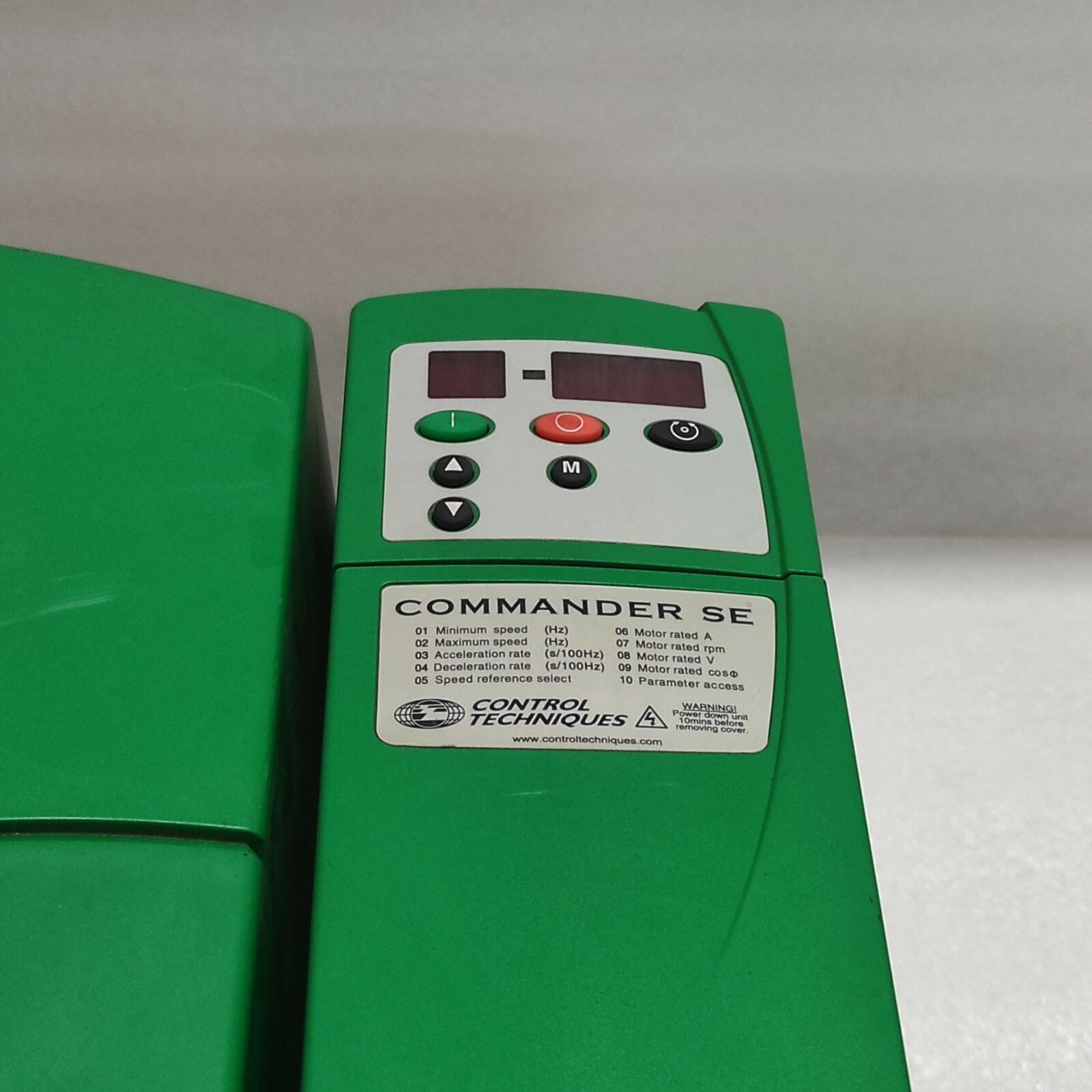 CONTROL TECHNIQUES COMMANDER SE SE53402200 22KW INVERTER DRIVE 380-480VAC - Image 2