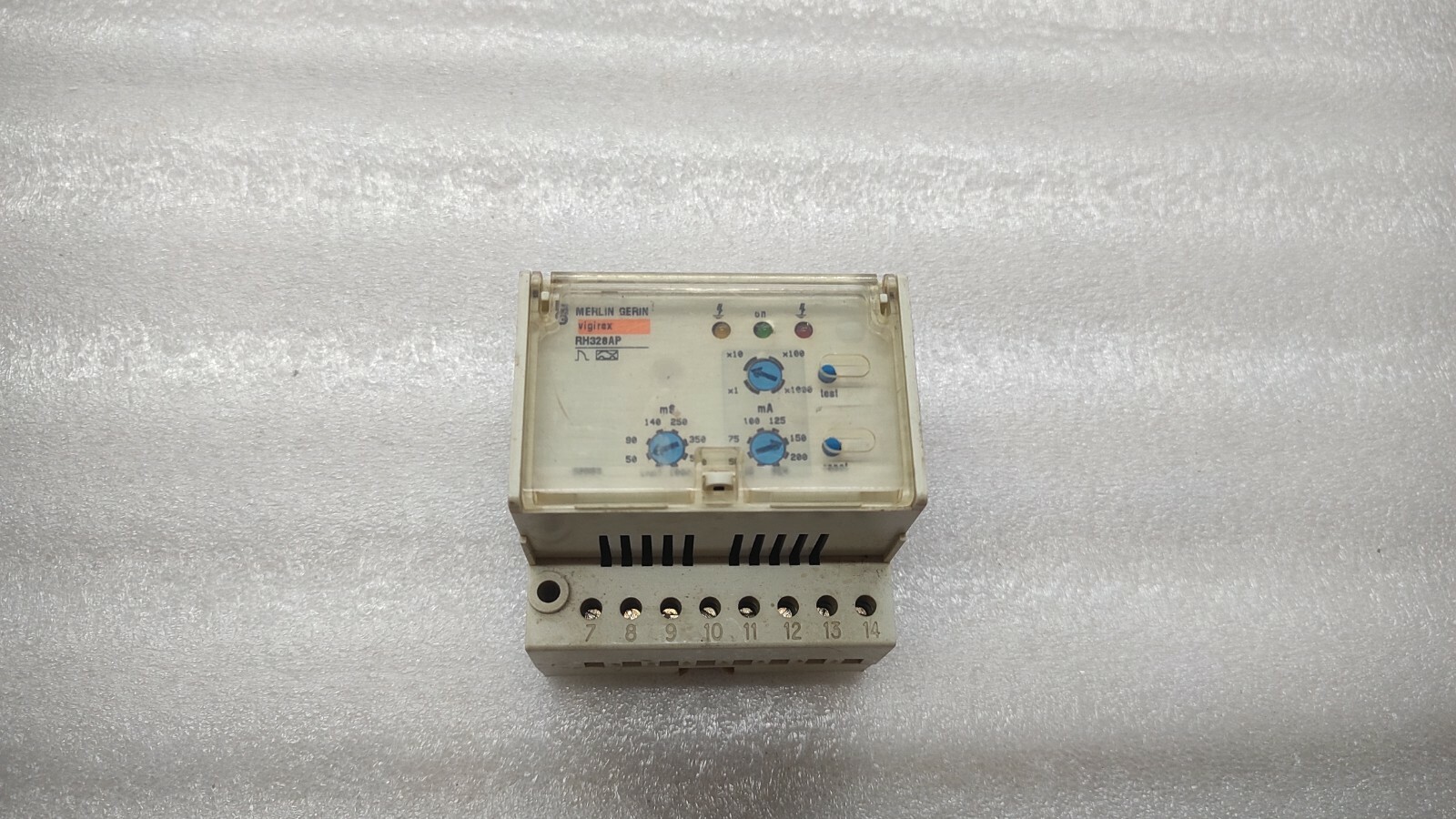 MERLIN GERIN VIGIREX RH328AP RELAY - Image 2