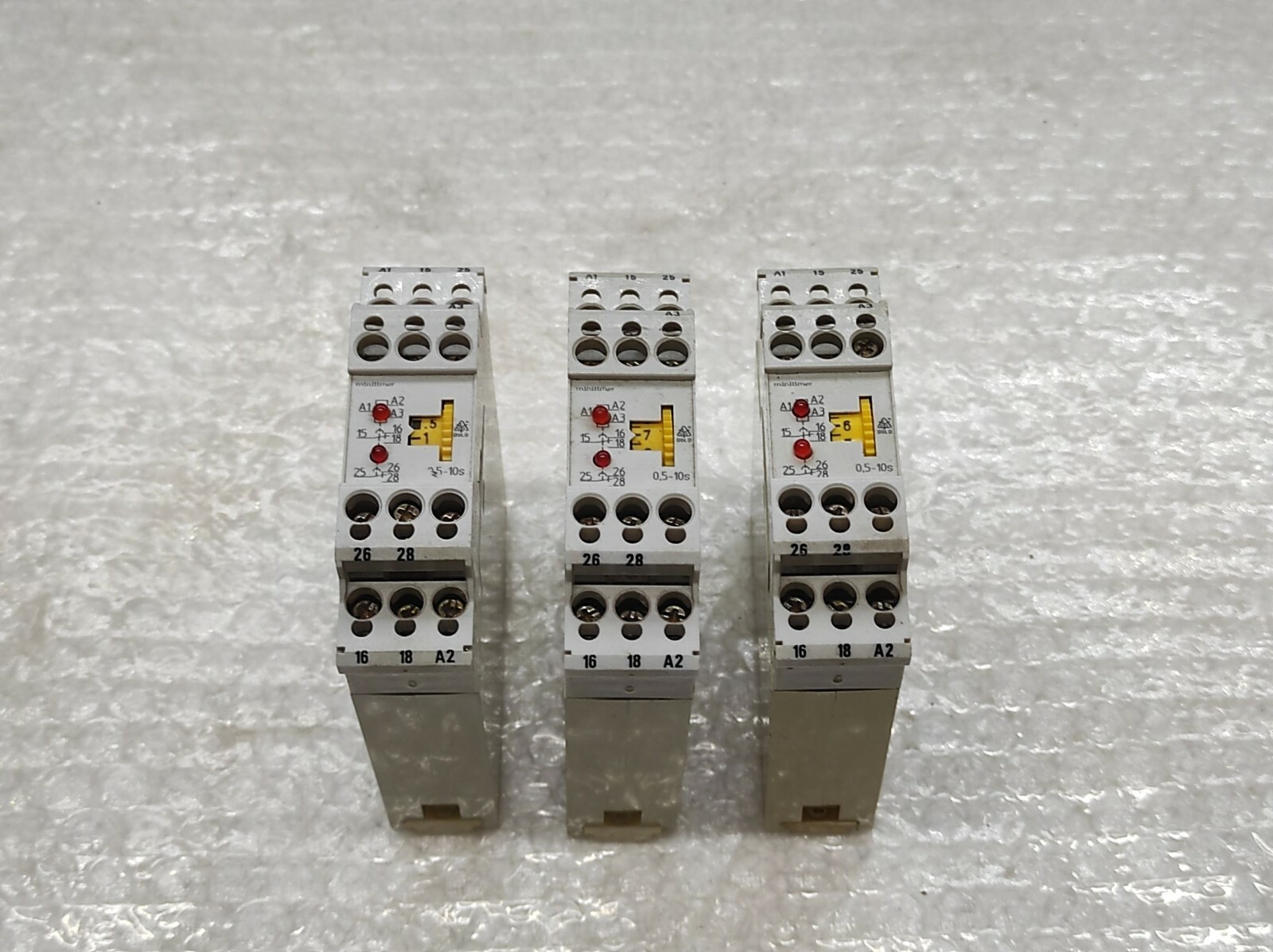 Dold MK 9906.82/024 Time Control Relay 220-240V AC/24V AC-DC MK9906.82/024 - Image 7