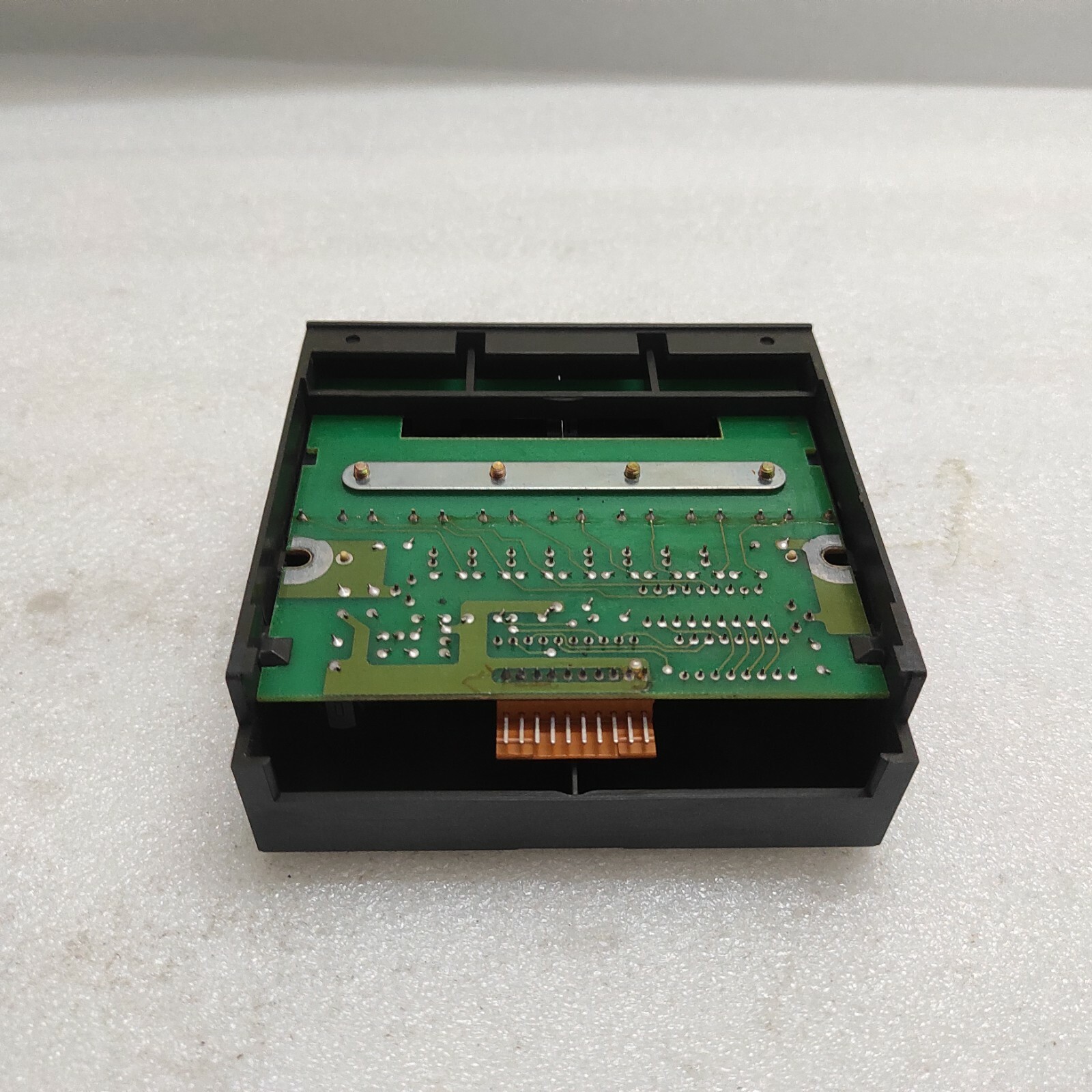 IDEC PFJ-T081U 8-RELAY OUTPUT UNIT - Image 4
