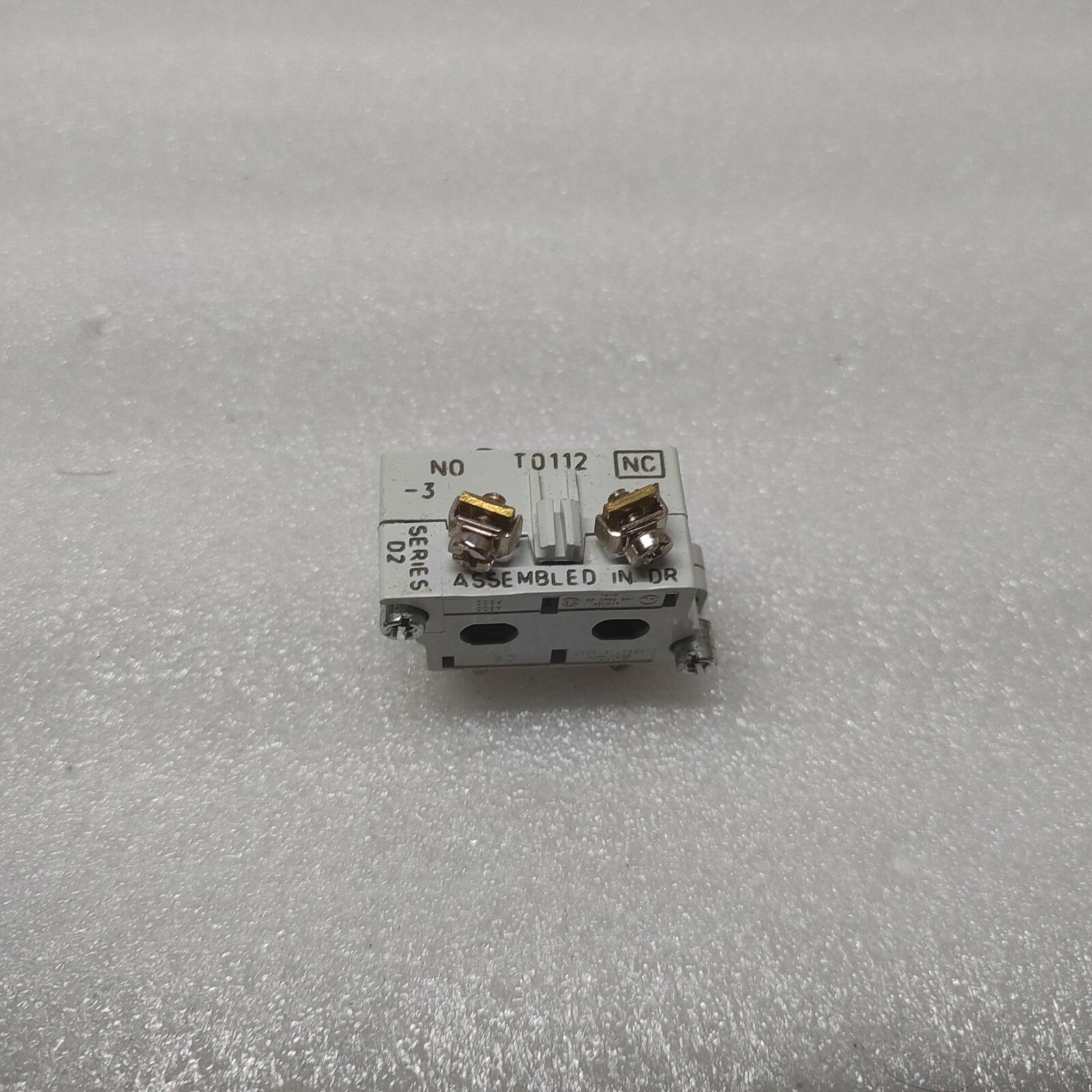 EATON CUTLER HAMMER 10250T1 CONTACT BLOCK - Image 2