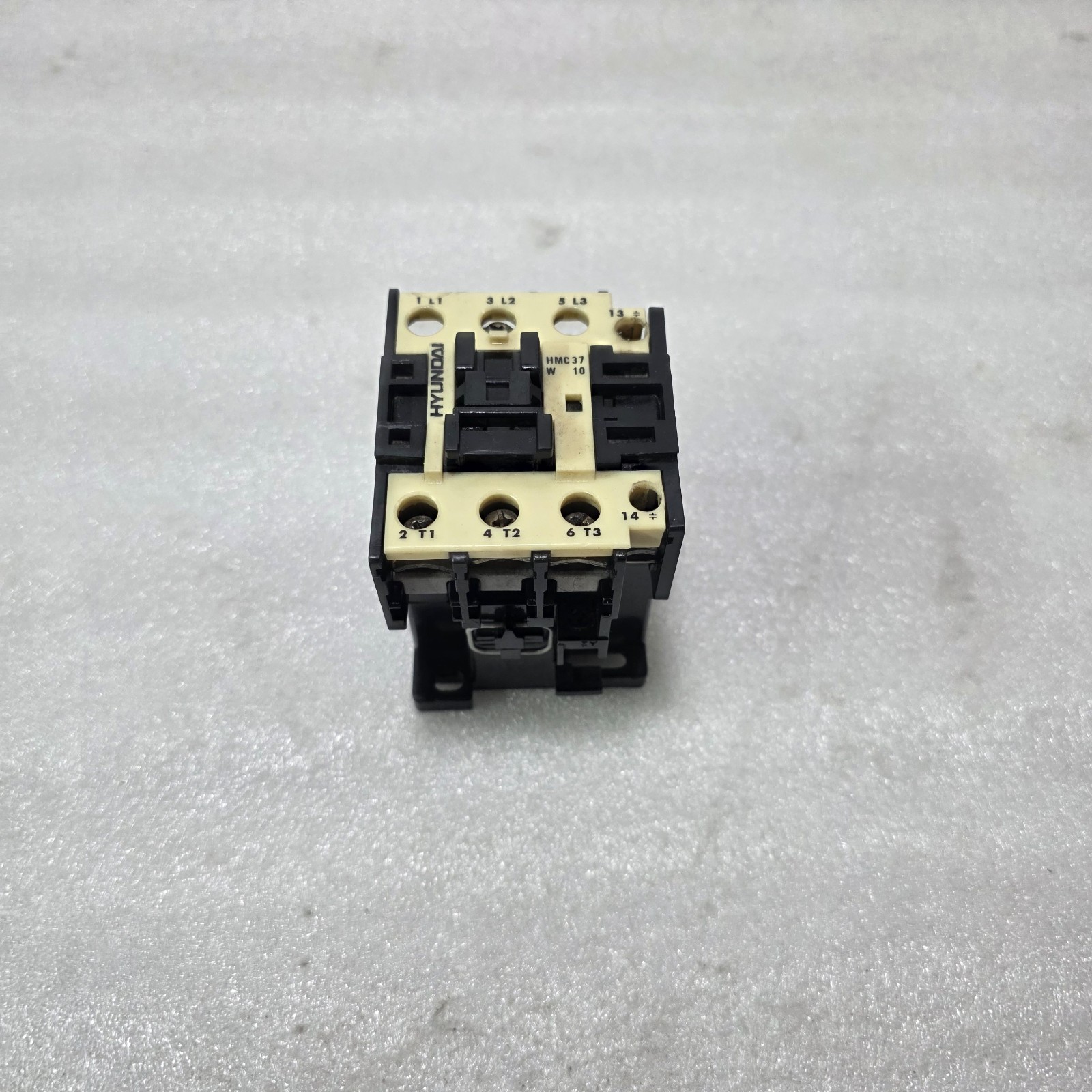 HYUNDAI HMC37 AC MAGNETIC CONTACTOR 3-POLE + 1NO COIL 100V 50Hz / 110V 60Hz