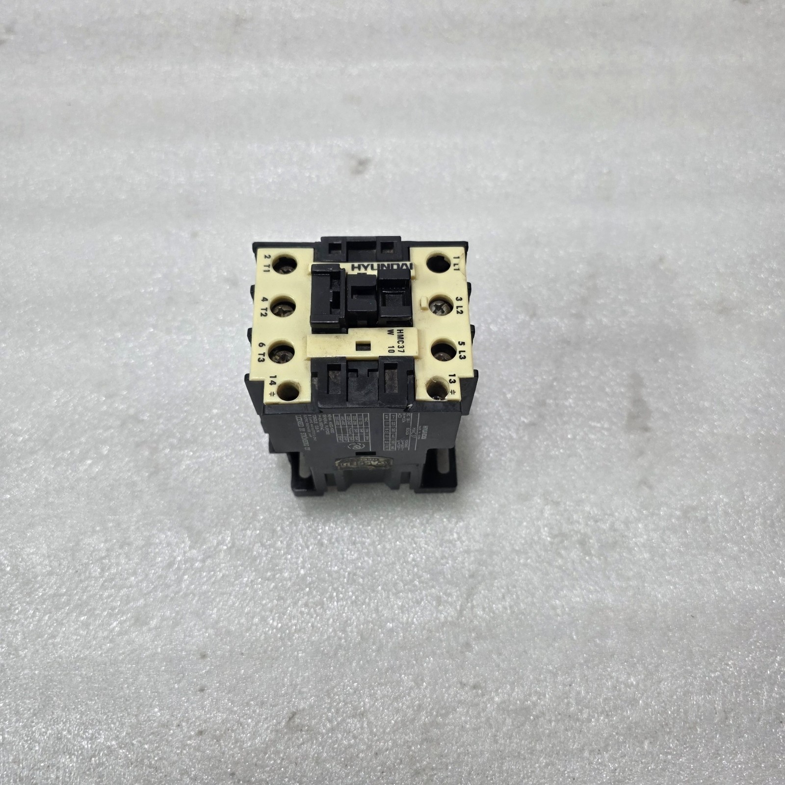 HYUNDAI HMC37 AC MAGNETIC CONTACTOR 3-POLE + 1NO COIL 100V 50Hz / 110V 60Hz - Image 2