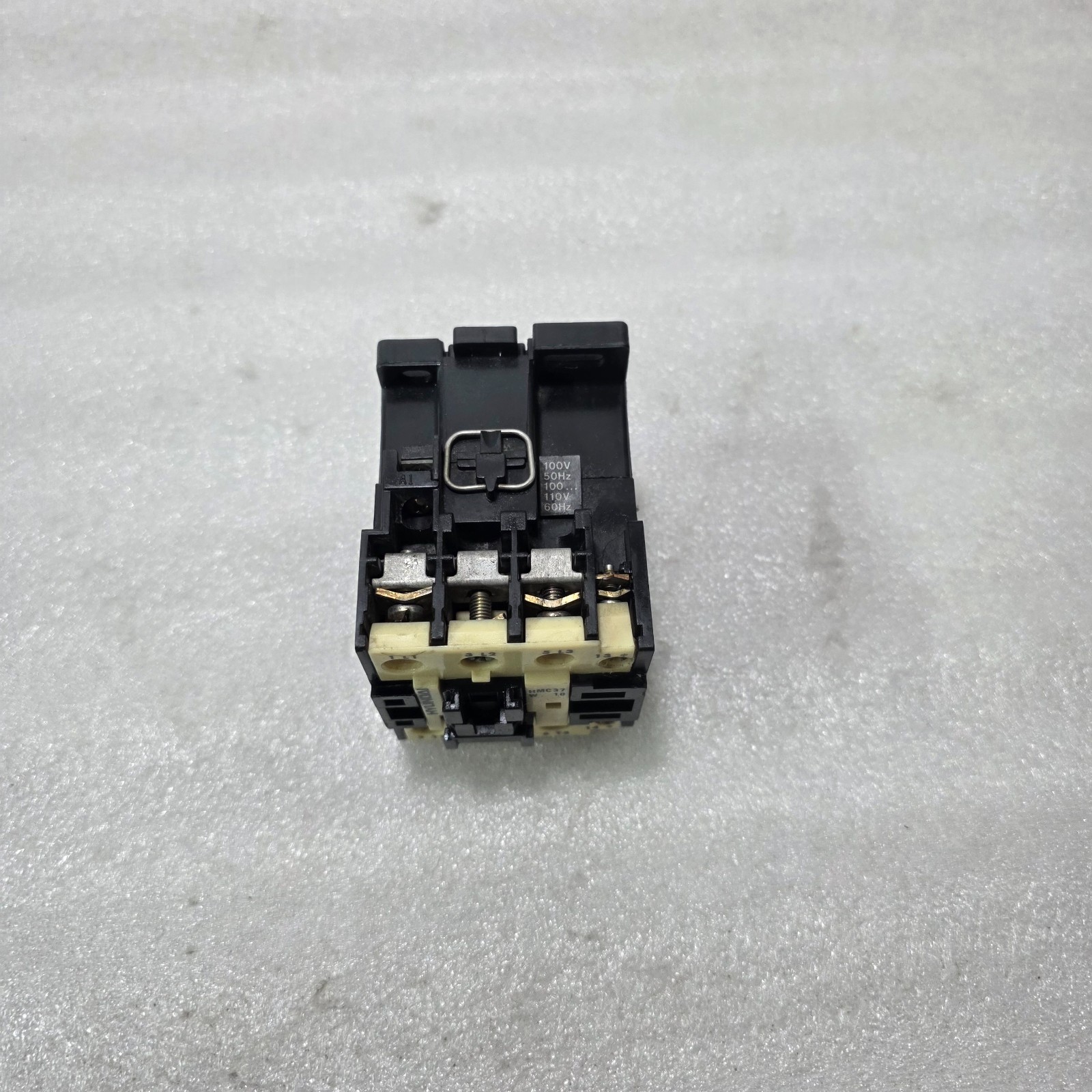 HYUNDAI HMC37 AC MAGNETIC CONTACTOR 3-POLE + 1NO COIL 100V 50Hz / 110V 60Hz - Image 5