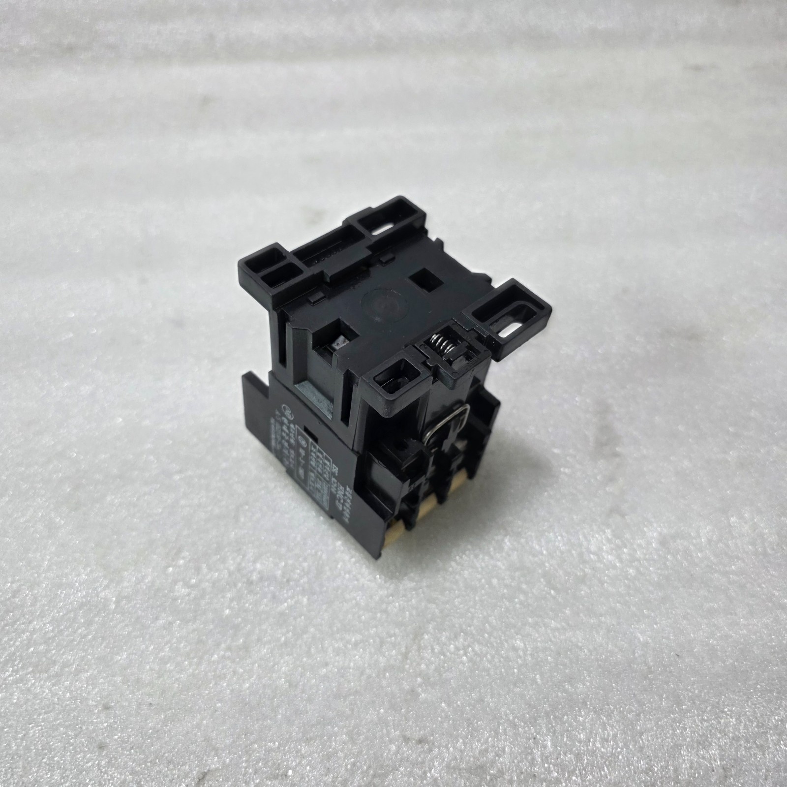 HYUNDAI HMC37 AC MAGNETIC CONTACTOR 3-POLE + 1NO COIL 100V 50Hz / 110V 60Hz - Image 6