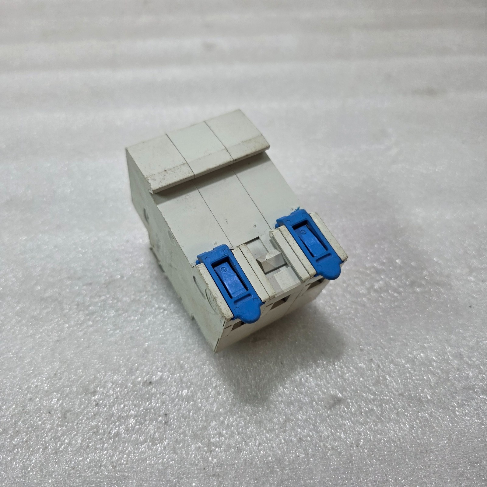 FERRAZ SHAWMUT MODULO R CMS103 3P 32A 690V 10X38MM DIN RAIL FUSE HOLDER - Image 4
