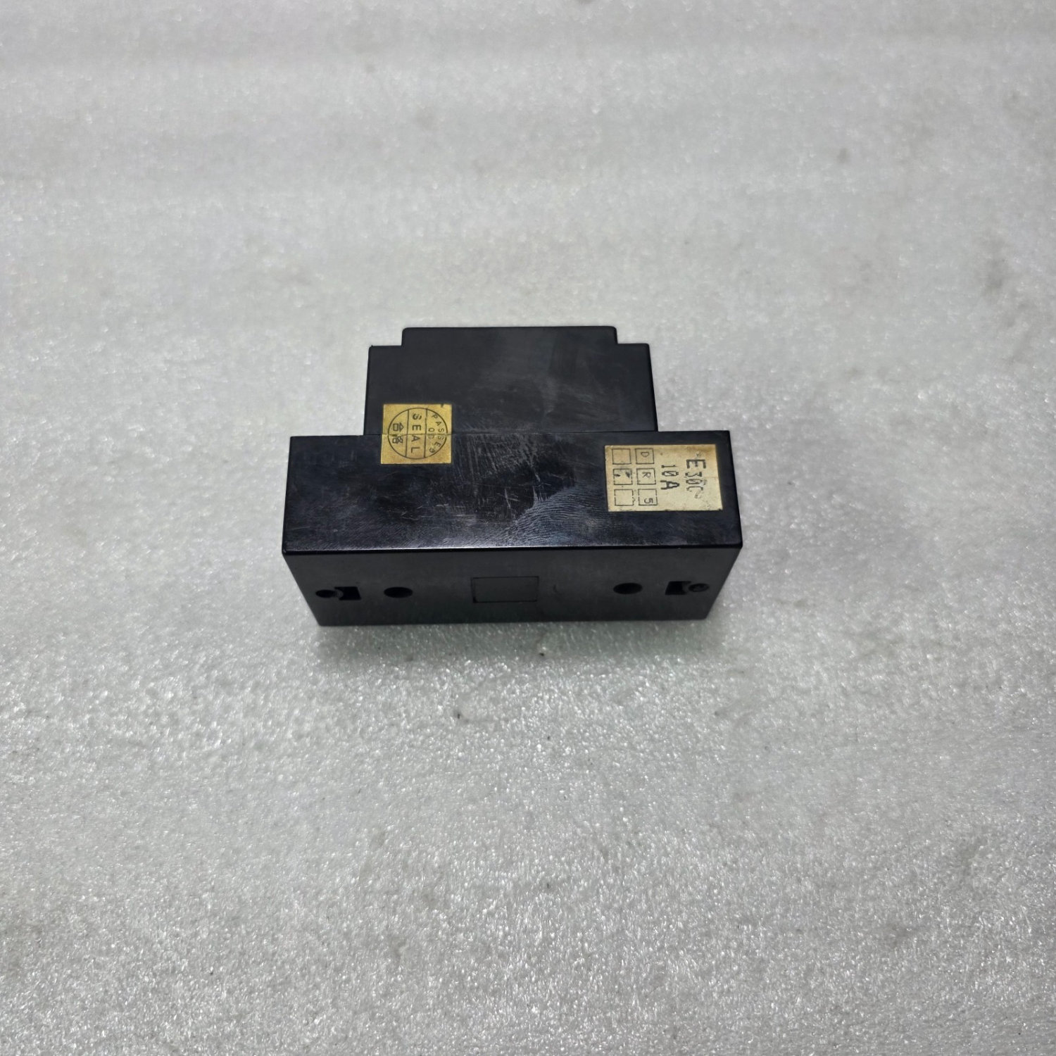FUJI ELECTRIC E30C MCCB 2P 10A 250VAC 2.5KA MOULDED CASE CIRCUIT BREAKER - Image 3