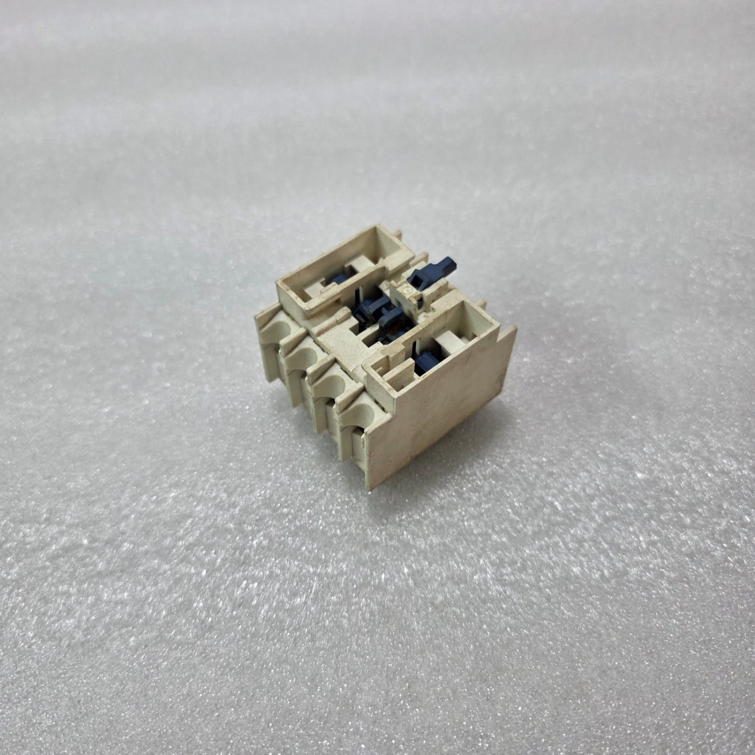 TELEMECANIQUE | LADN22 | AUXILIARY CONTACT BLOCK (TESYS) | 2NO + 2NC | 690V 10A - Image 3