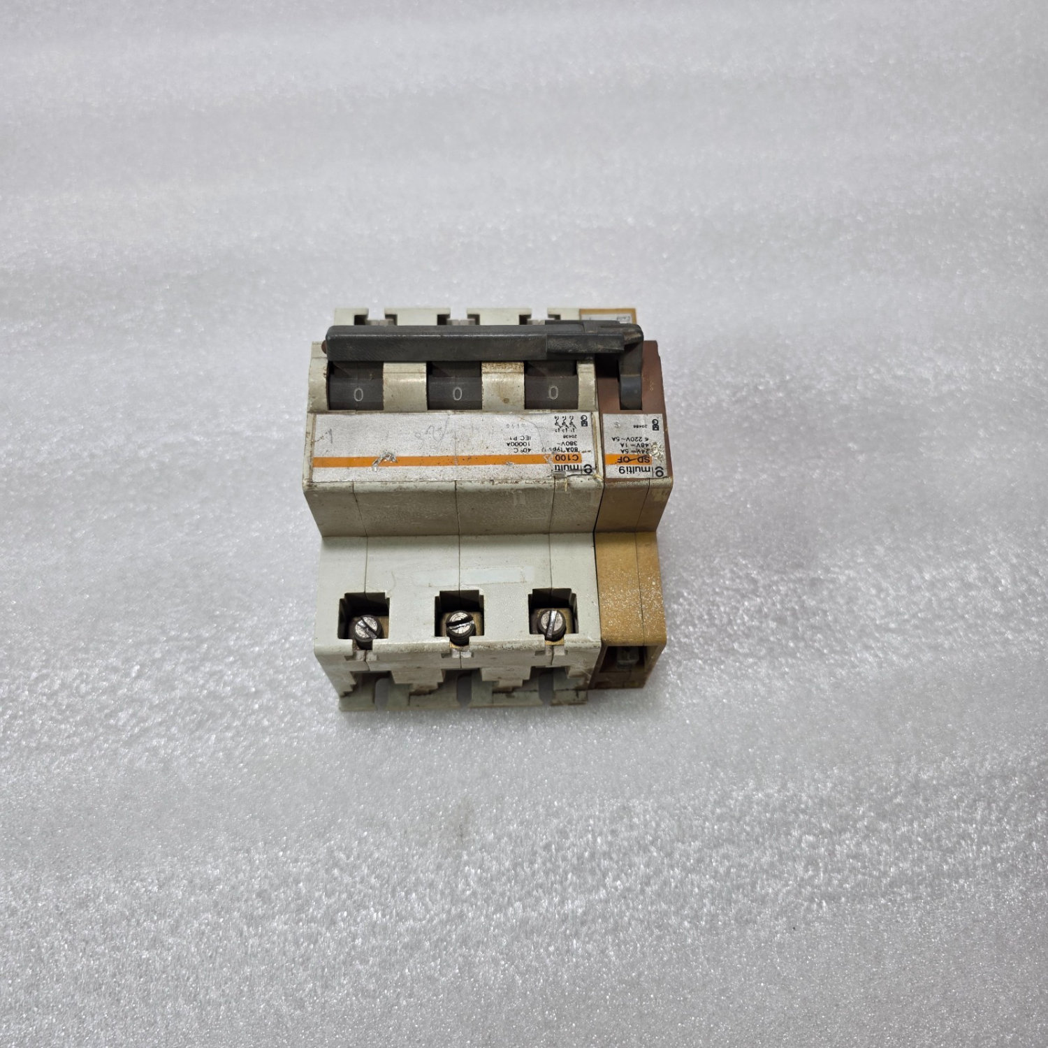 MERLIN GERIN MULTI9 C100 + SD-OF 3P 80A TYPE U 380V 10KA MCB WITH AUXILIARY - Image 3