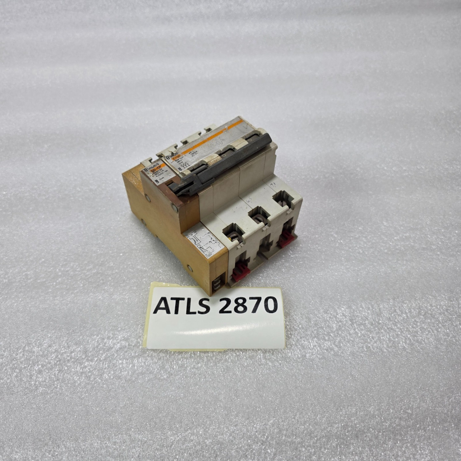 MERLIN GERIN MULTI9 C100 + SD-OF 3P 80A TYPE U 380V 10KA MCB WITH AUXILIARY - Image 6