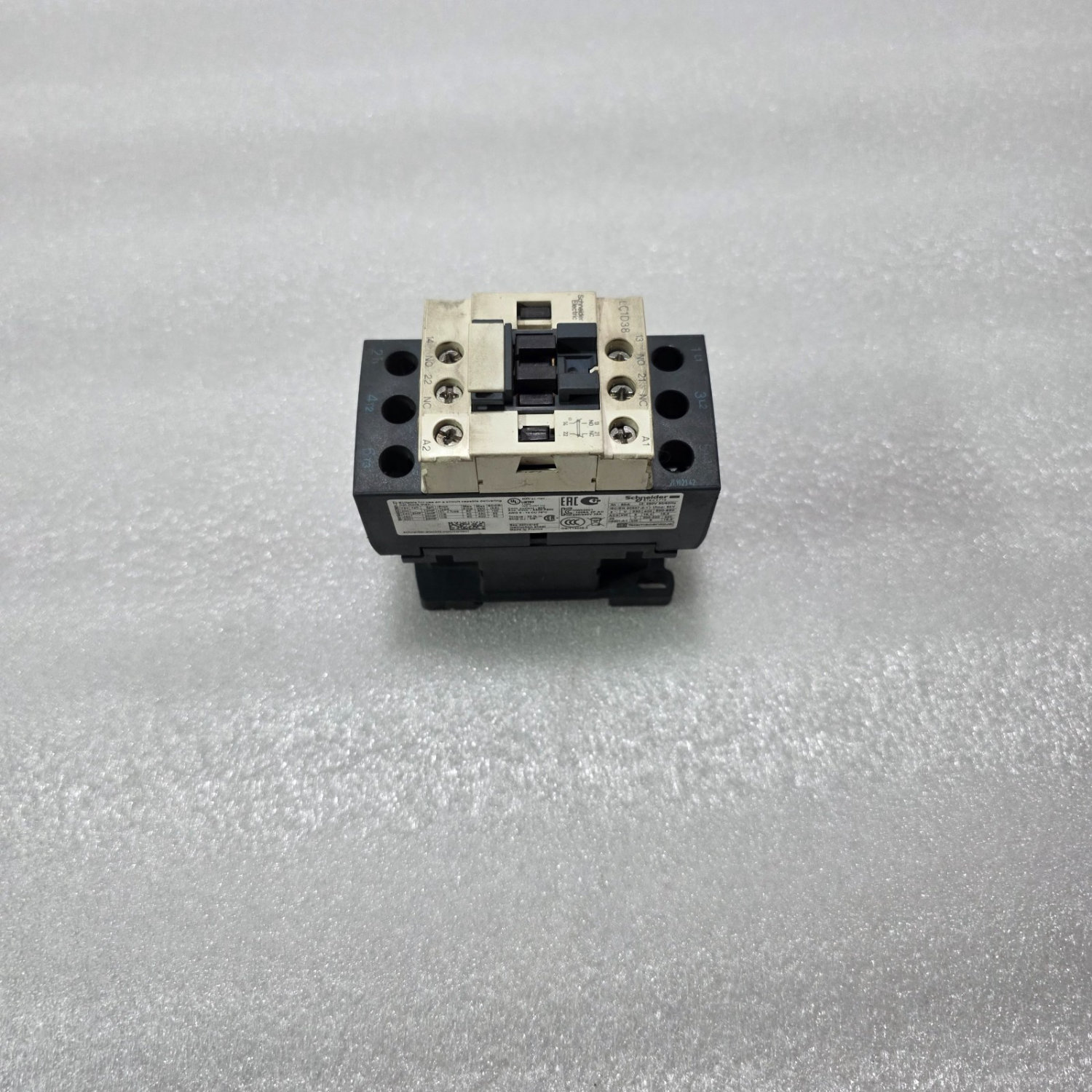 S ELECTRIC LC1D38 TESYS D CONTACTOR 3 POLE 50A 690V WITH AUXILIARY CONTACTS - Image 2
