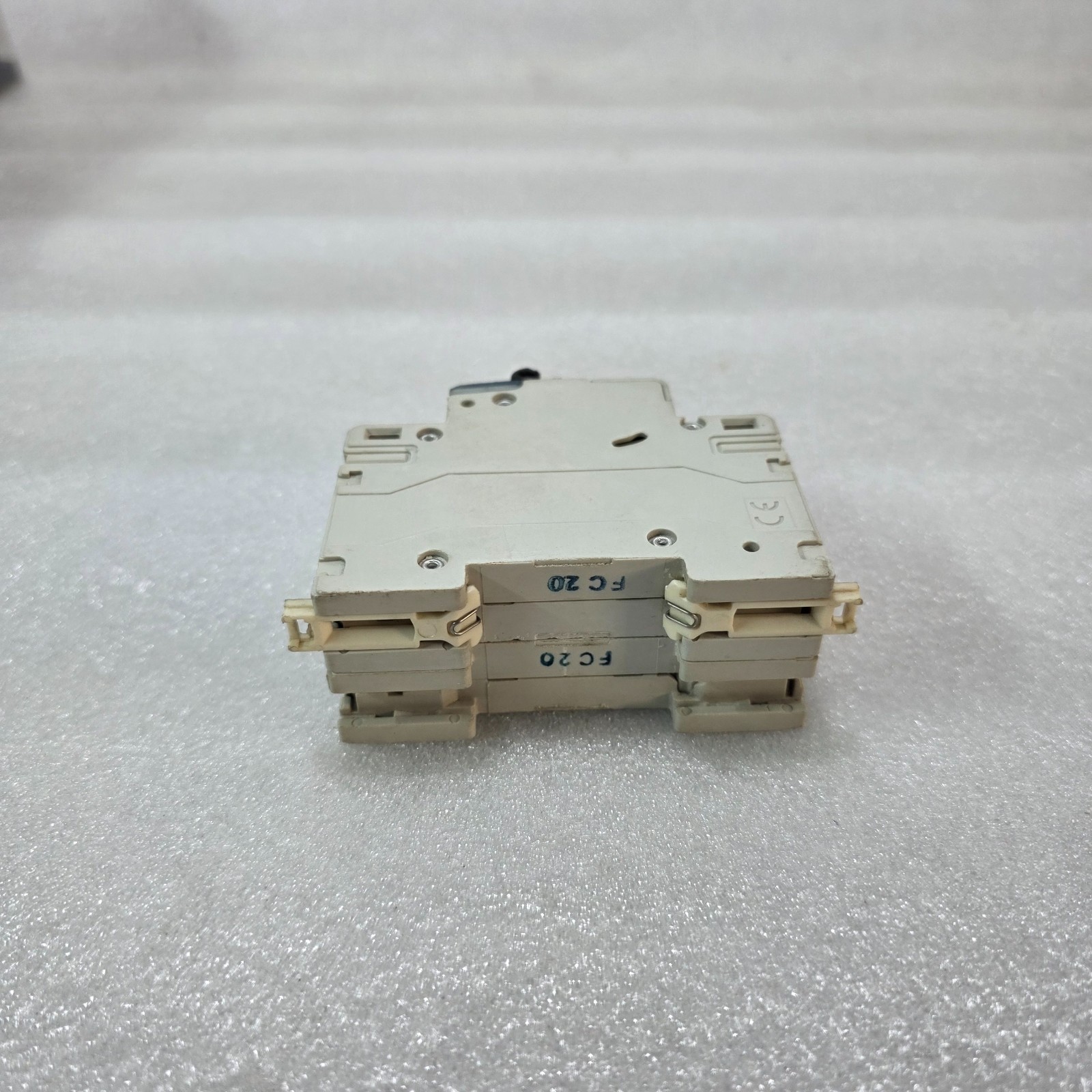 LEGRAND C20 2 POLE MCB 20A 415V 10KA MINIATURE CIRCUIT BREAKER - Image 4